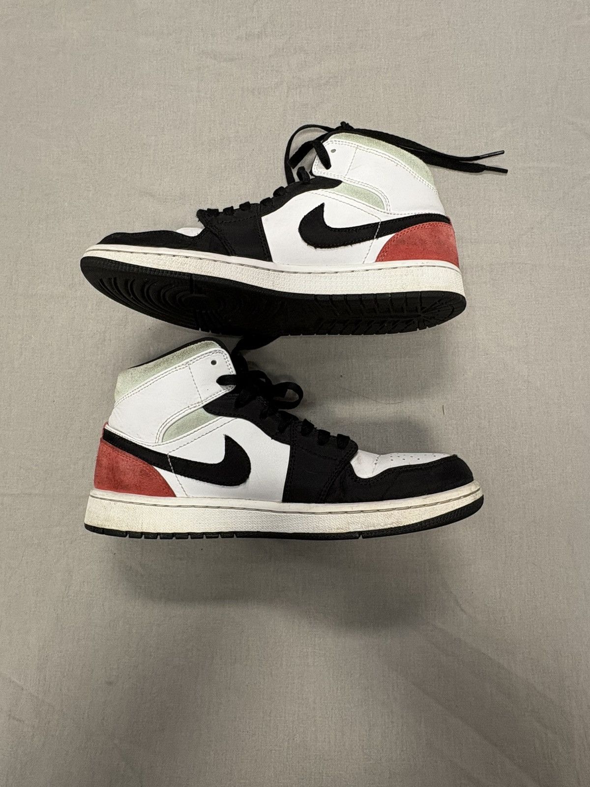 Nike Jordan 1 SE Size US 8.5 / EU 41-42 - 2 Thumbnail