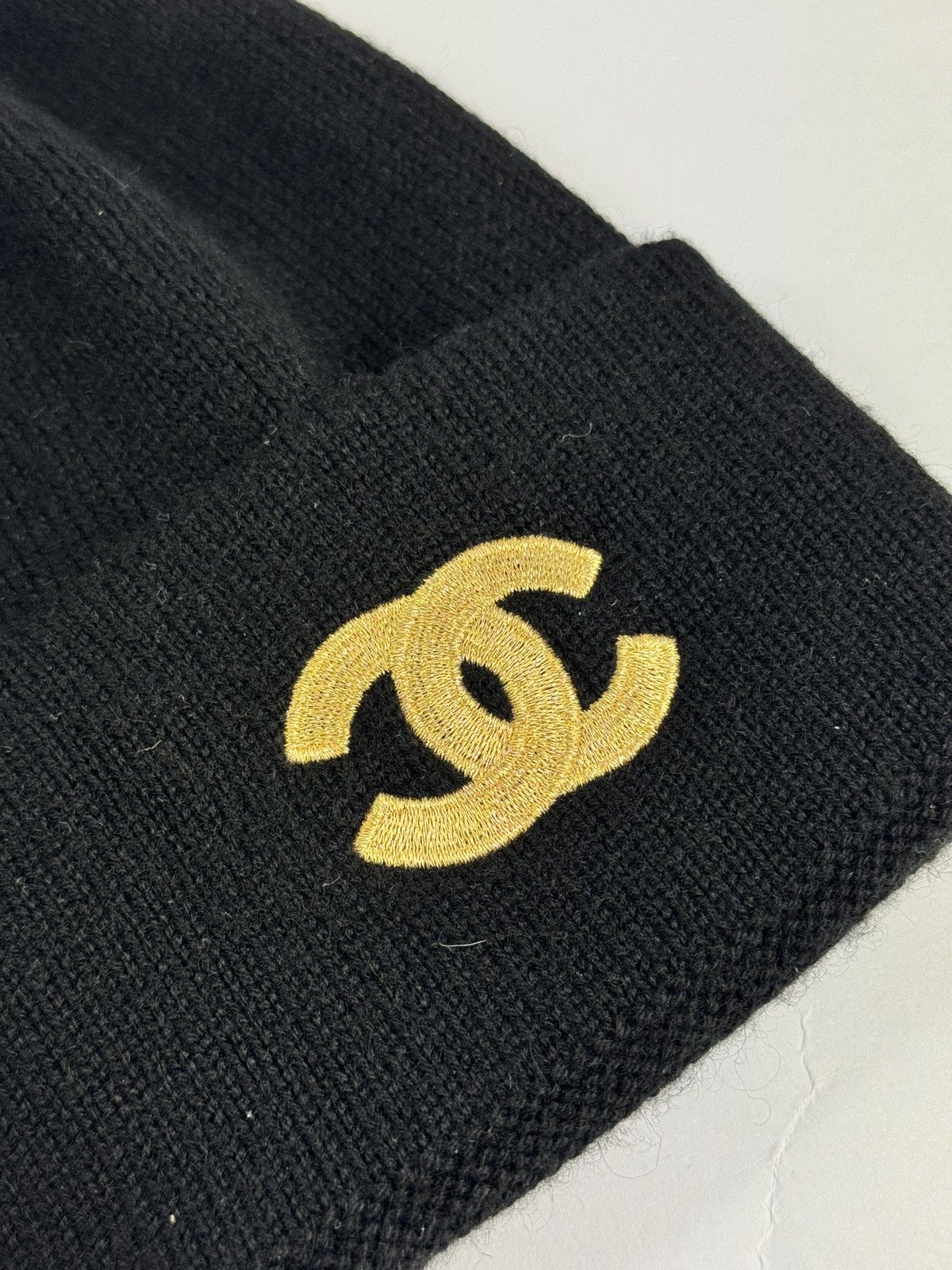 Chanel CHANEL GOLD LOGO CASHMERE BEANIE (RARE) Size ONE SIZE - 3 Thumbnail