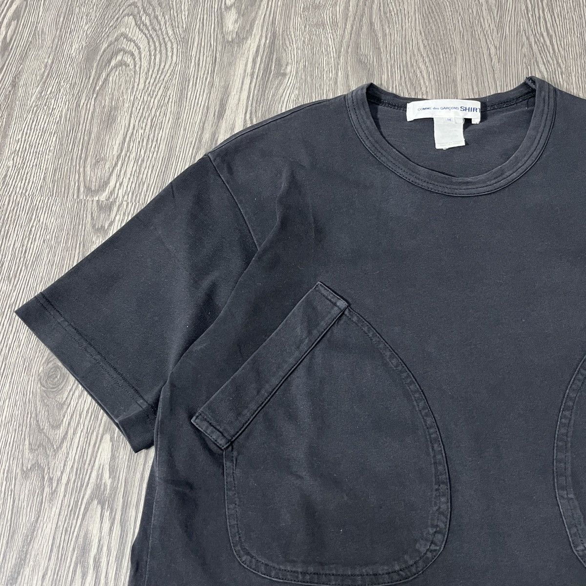 Comme des Garcons SHIRT 2000s Comme Des Garcons Shirt Gloves Pocket T-shirt Size US M / EU 48-50 / 2 - 6 Thumbnail