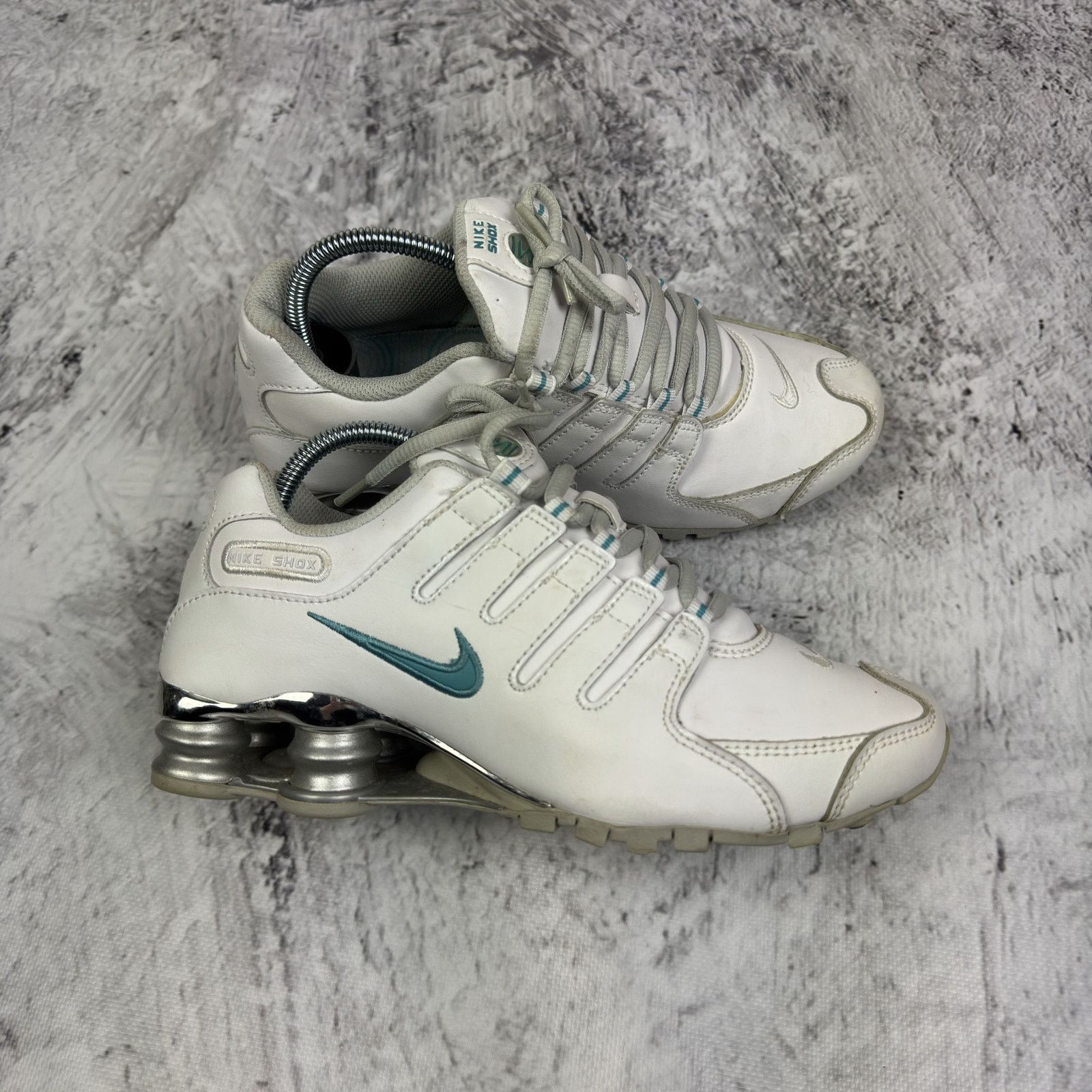 Nike Nike Shox 325200-107 Womens White Leather Sneakers Shoes 5.5 Size US 5.5 / IT 35.5 - 2 Thumbnail