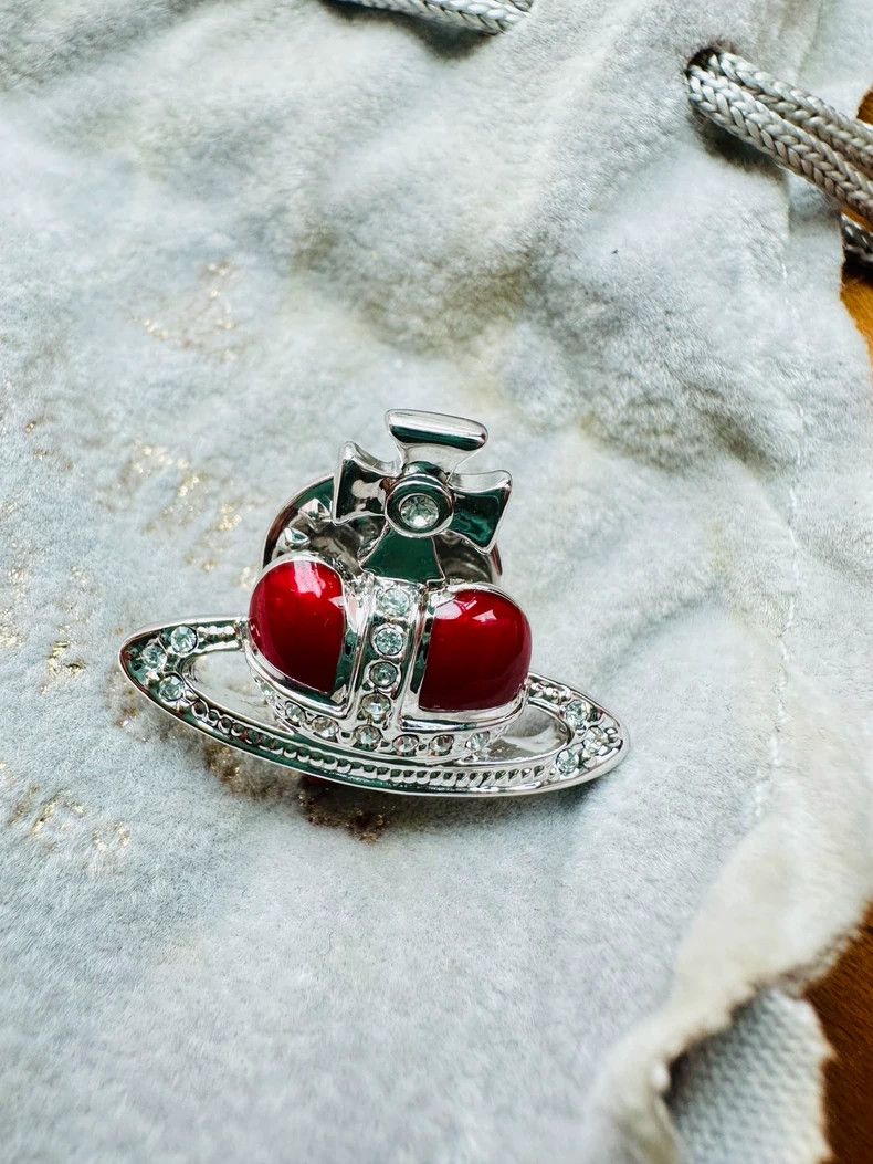 Vivienne Westwood Vivienne Westwood Limited Edition Red Heart Saturn Brooch Size ONE SIZE - 6 Thumbnail