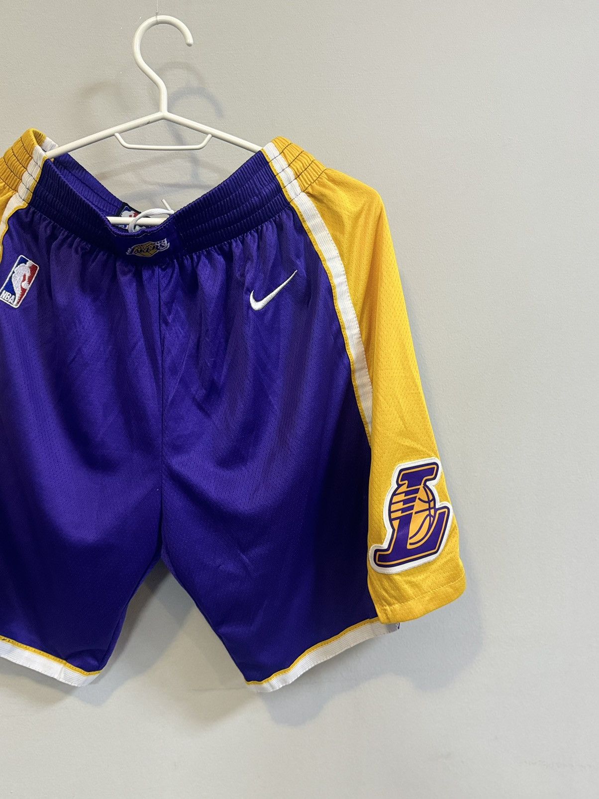 NBA × Vintage Lakers Gold Retro Home Shorts Size US 32 / EU 48 - 3 Thumbnail