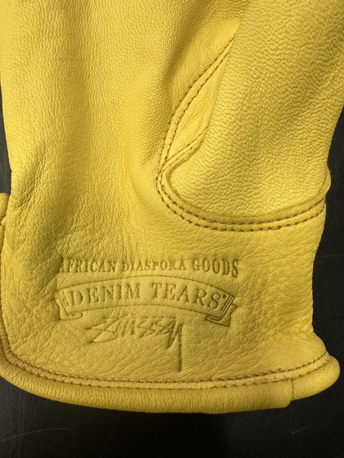 DENIM TEARS × Stussy DENIM TEARS X STUSSY LEATHER GLOVES S/M YELLOW Size ONE SIZE - 3 Thumbnail