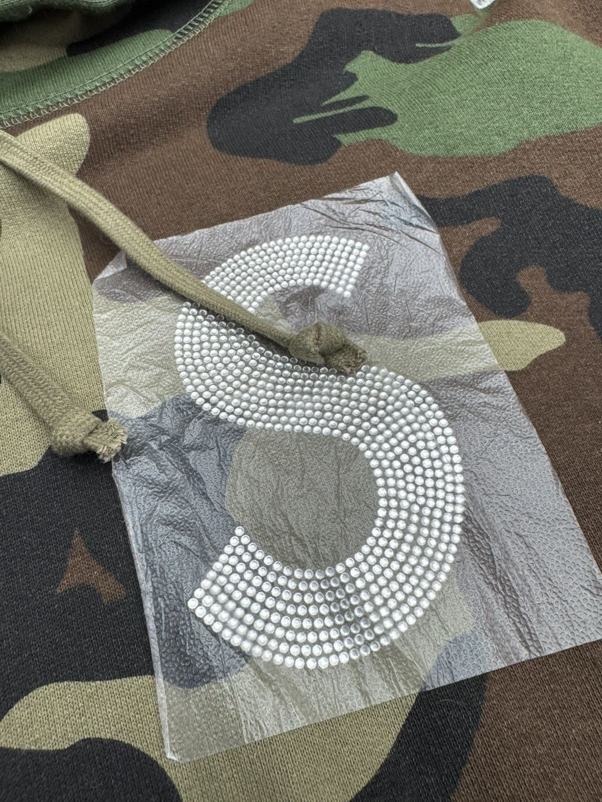 Supreme × Swarovski SS21 Supreme Swarovski S Logo Hooded Camo Sweatshirt Size US M / EU 48-50 / 2 - 2 Thumbnail
