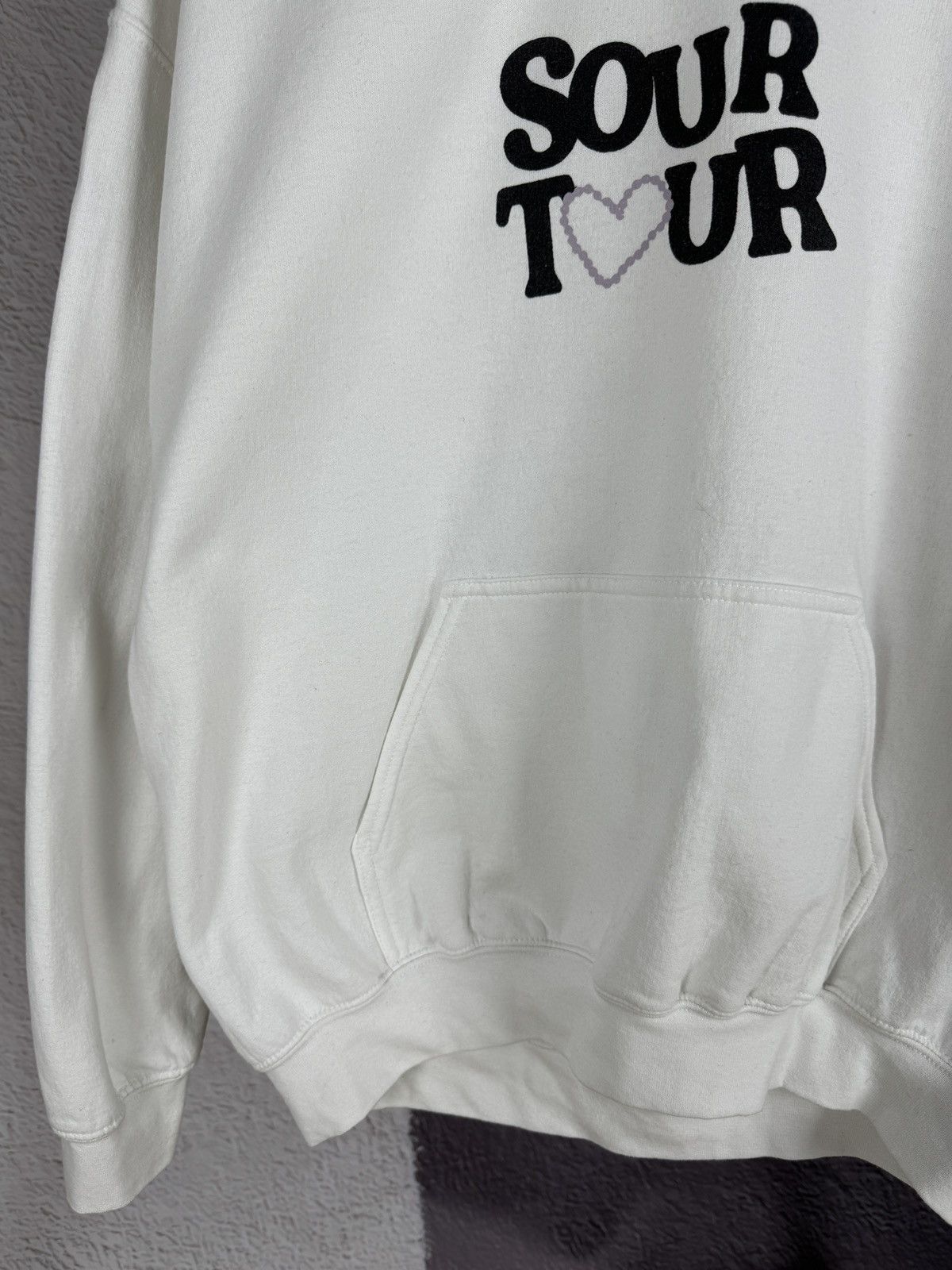 Band Tees Olivia Rodrigo Butterfly Sour Tour Halo Hoodie made in UK Size US L / EU 52-54 / 3 - 9 Thumbnail