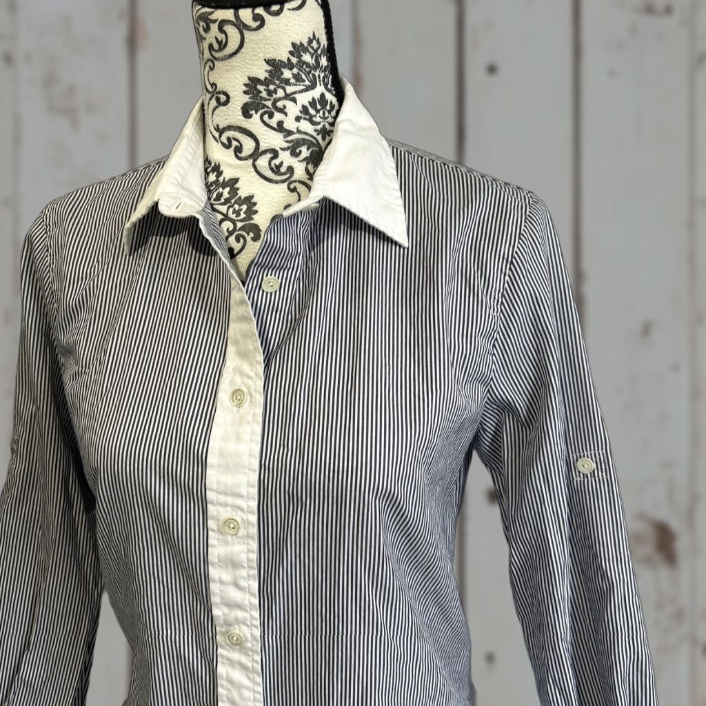 J.Crew J.Crew Button-Up Shirt Women’s Size 2 Long Sleeve Blue White Striped Shirt Long Sleeves Women Size XS / US 0-2 / IT 36-38 - 1 Thumbnail