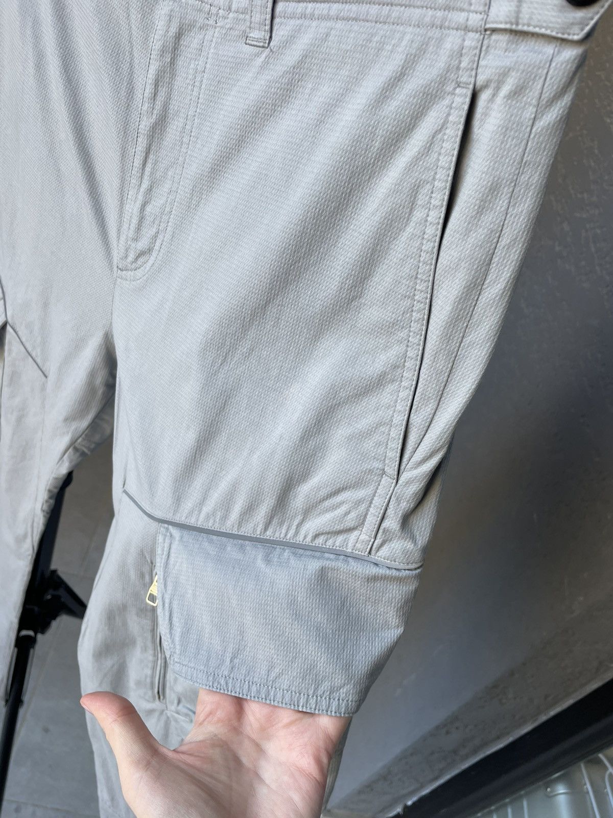 Louis Vuitton Louis Vuitton x Virgil Abloh Reflective Cargo Pants Size US 40 / EU 56 - 20 Thumbnail