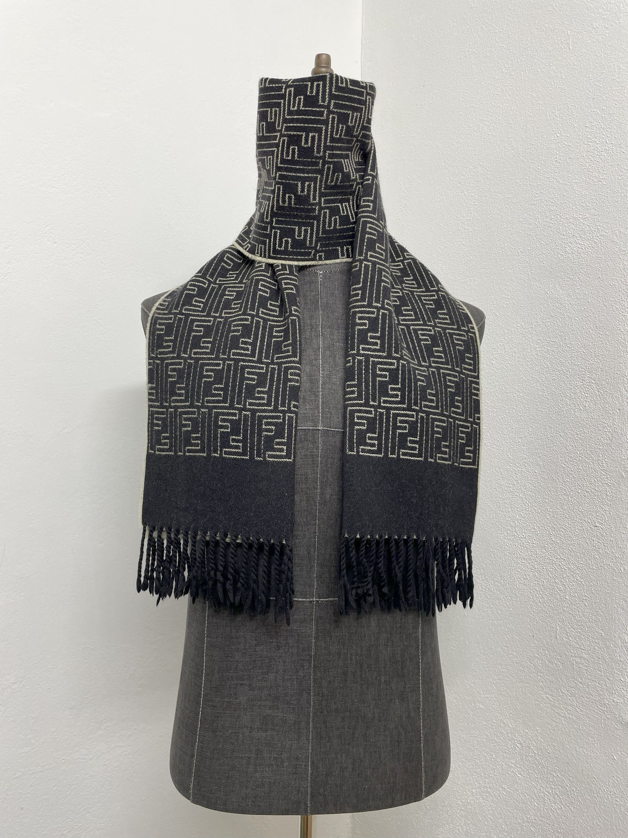 Fendi Fendi Scarf / Muffler - 6166 Size ONE SIZE - 4 Thumbnail