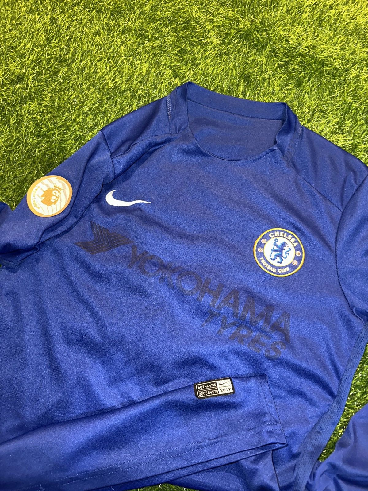 Chelsea Soccer Yokohama nike chelsea soccer jersey size M/L Size US L / EU 52-54 / 3 - 2 Thumbnail