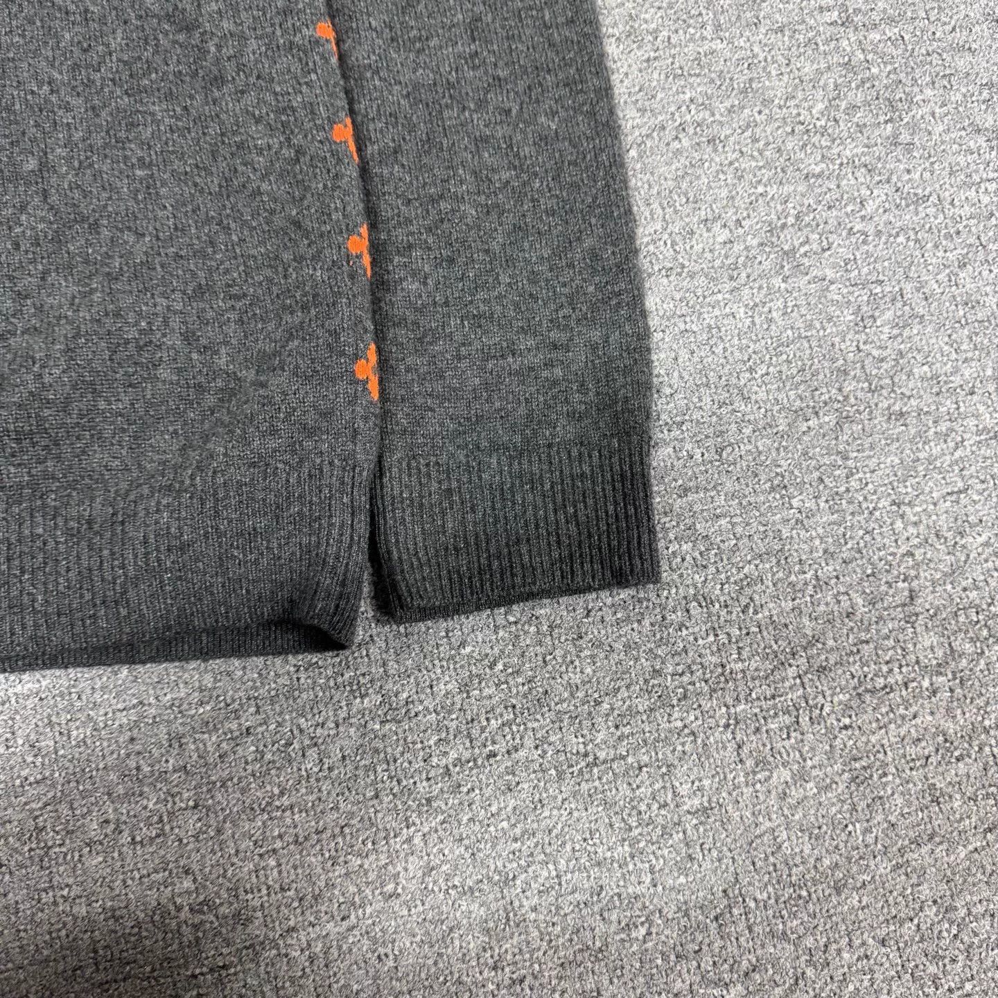 Louis Vuitton LV all over monogram knit cashmere sweater 97 new XL Size US XL / EU 56 / 4 - 4 Thumbnail