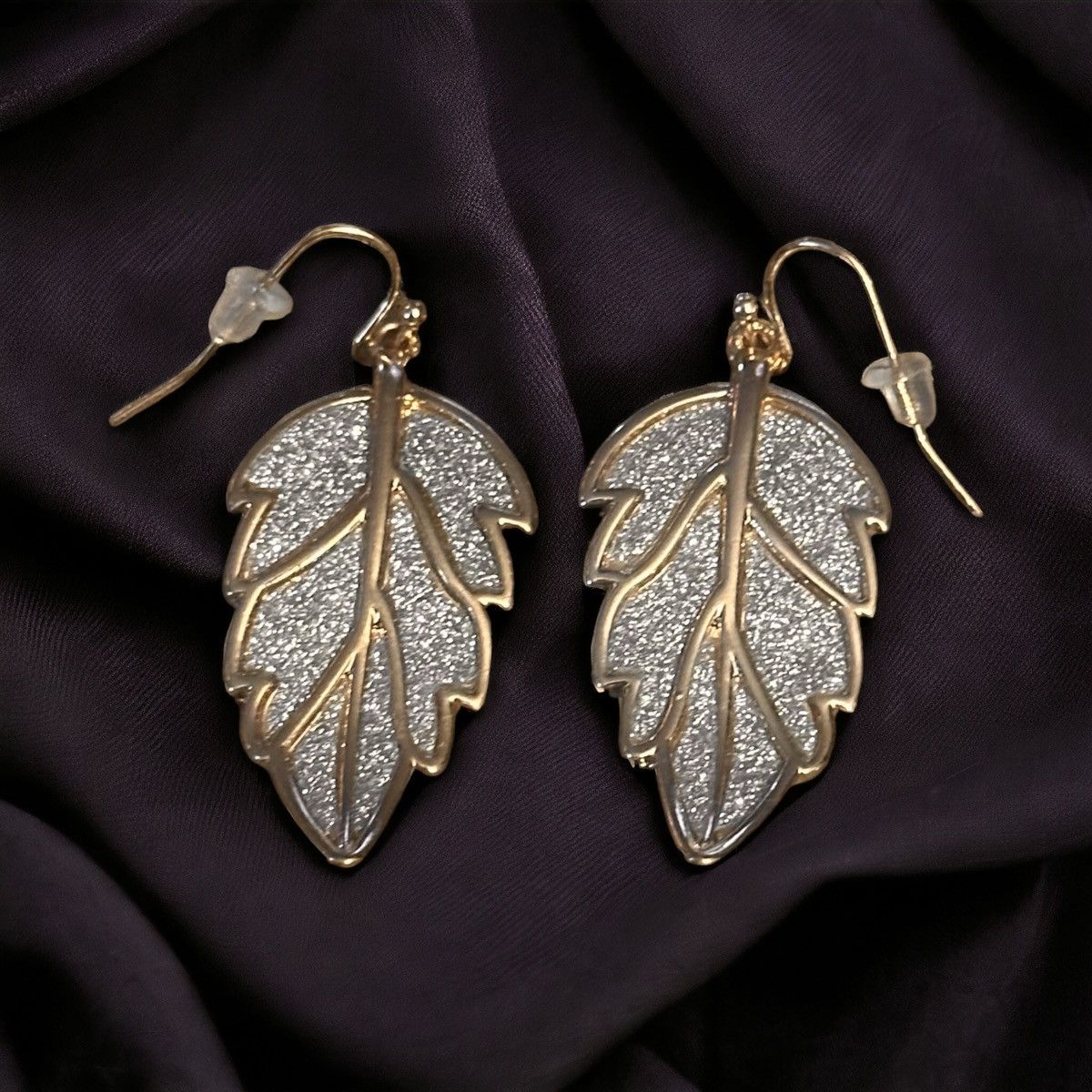 Other Shimmery gold tone leaf dangle earrings Size ONE SIZE - 1 Thumbnail