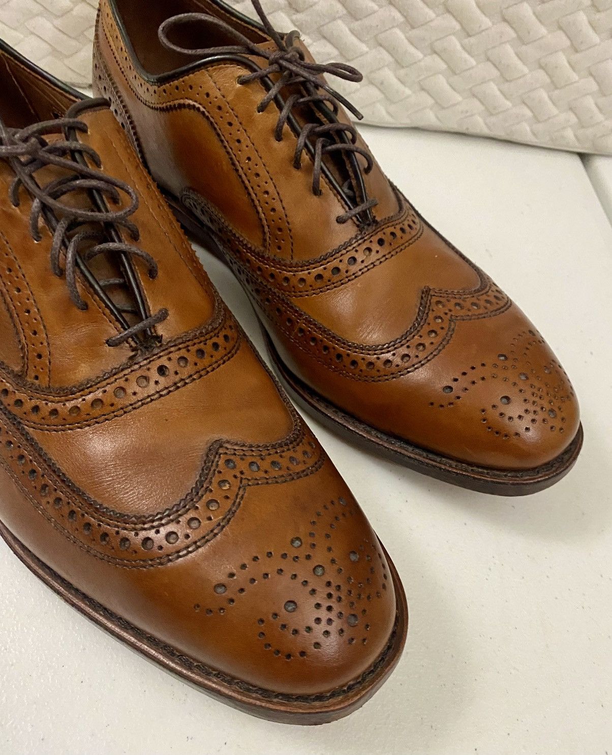Allen Edmonds Allen Edmonds 🇺🇸 McAllister Wing-Tip Oxford Walnut 11 EE VGC Size US 11 / EU 44 - 15 Thumbnail