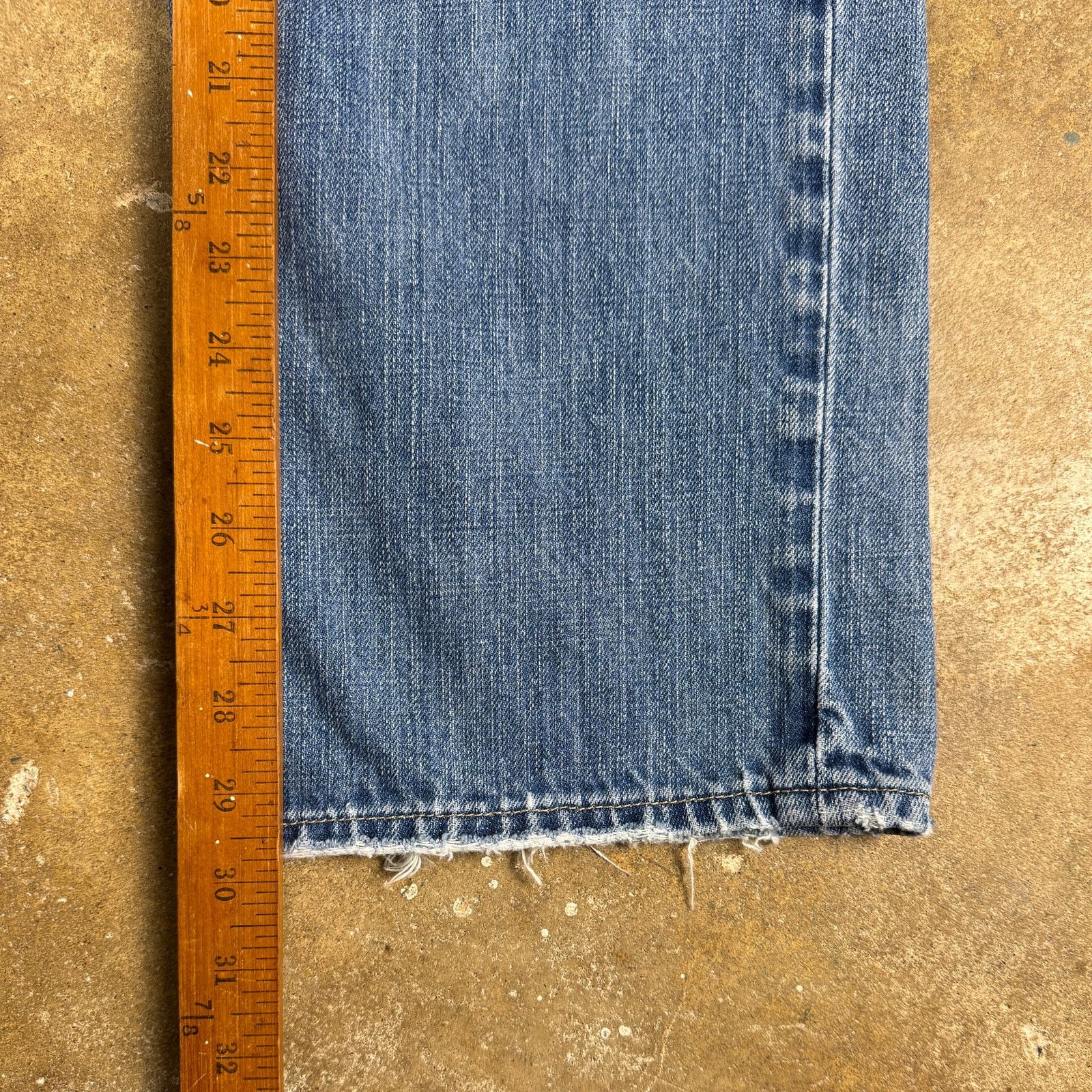 Gap Gap Easy Fit Vtg Men’s Jeans 31 Light Wash Distressed Hem Size US 31 - 11 Thumbnail