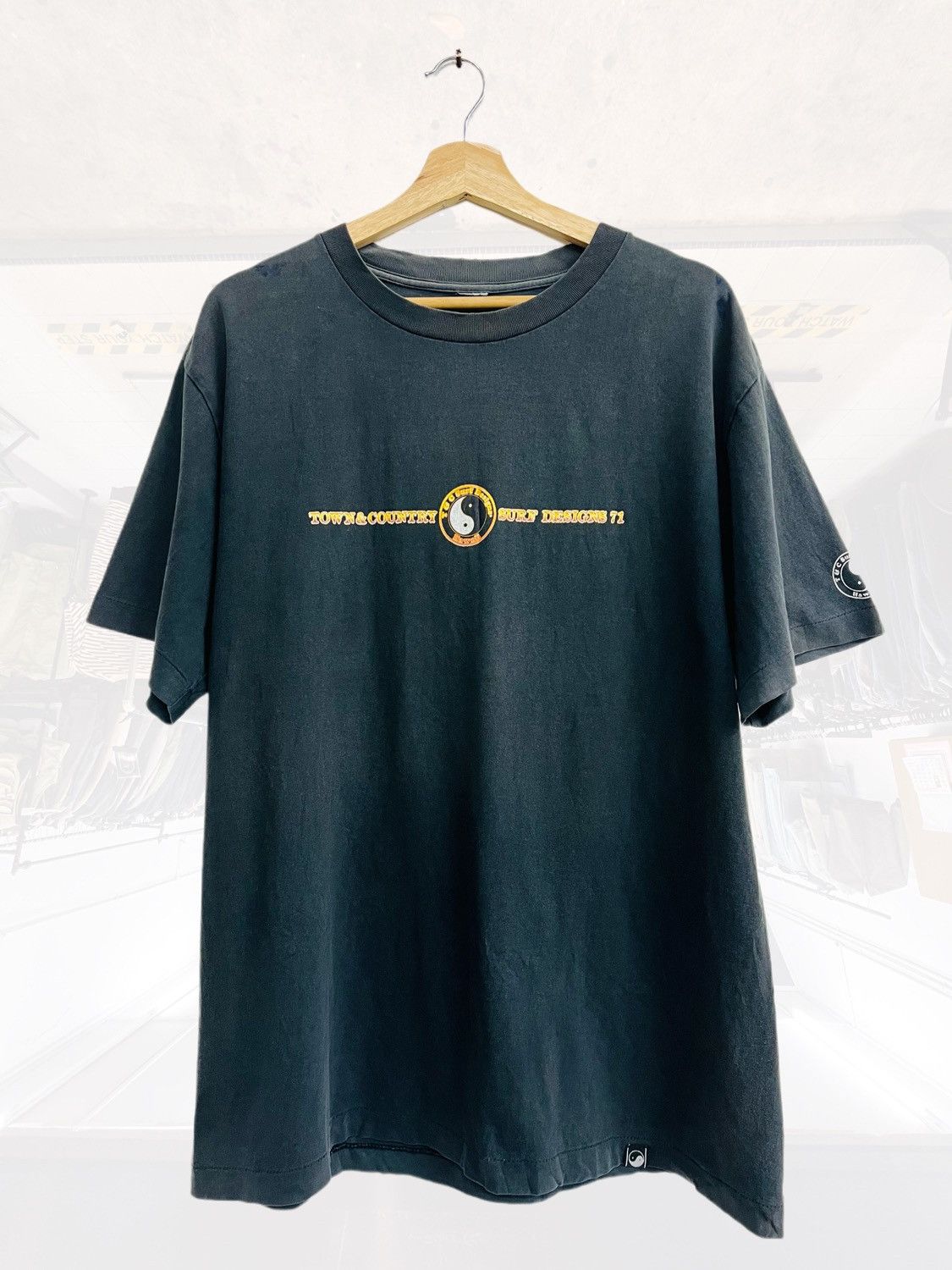 Vintage VINTAGE T&C SURF DESIGN HAWAII FLAME SPELL OUT TEE Size US L / EU 52-54 / 3 - 2 Thumbnail
