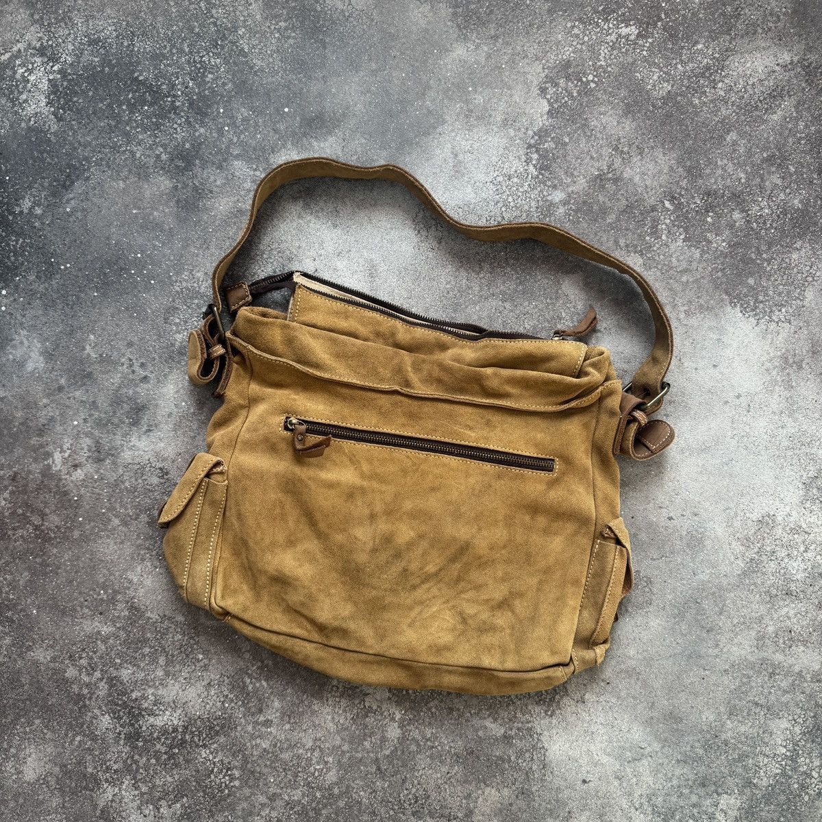 If Six Was Nine Japanese Style Vintage Faded Leather Crossbody Bag Size ONE SIZE - 10 Thumbnail