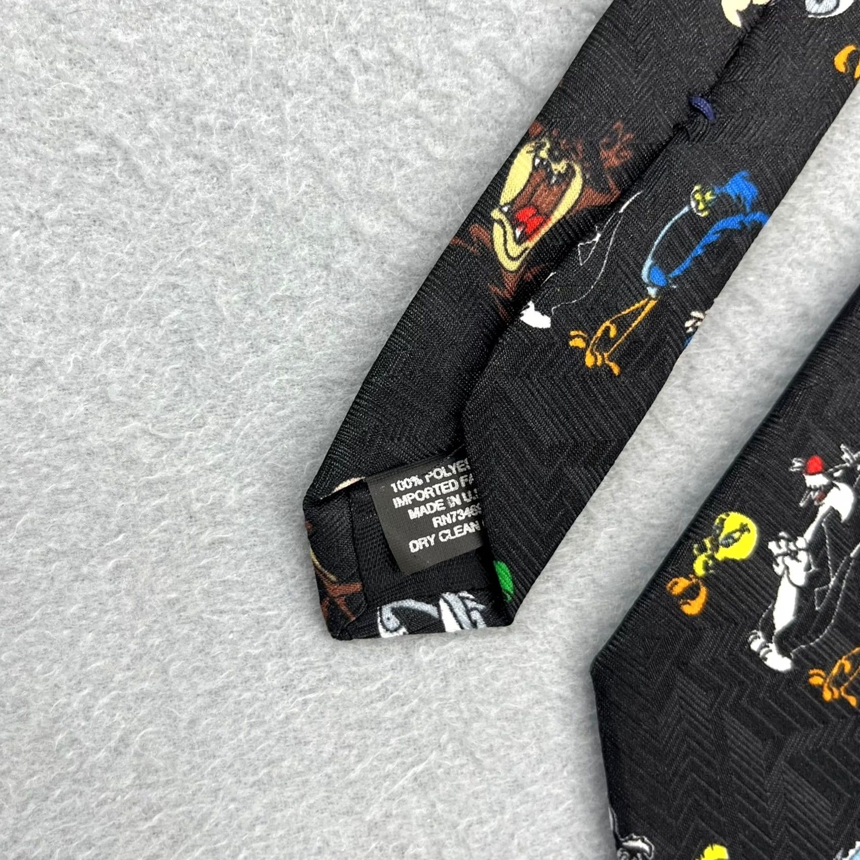 Vintage VINTAGE Looney Tunes Tie Black Necktie Bugs Bunny Daffy Duck 1997 Stamp Collection Mens One Size Size ONE SIZE - 6 Thumbnail