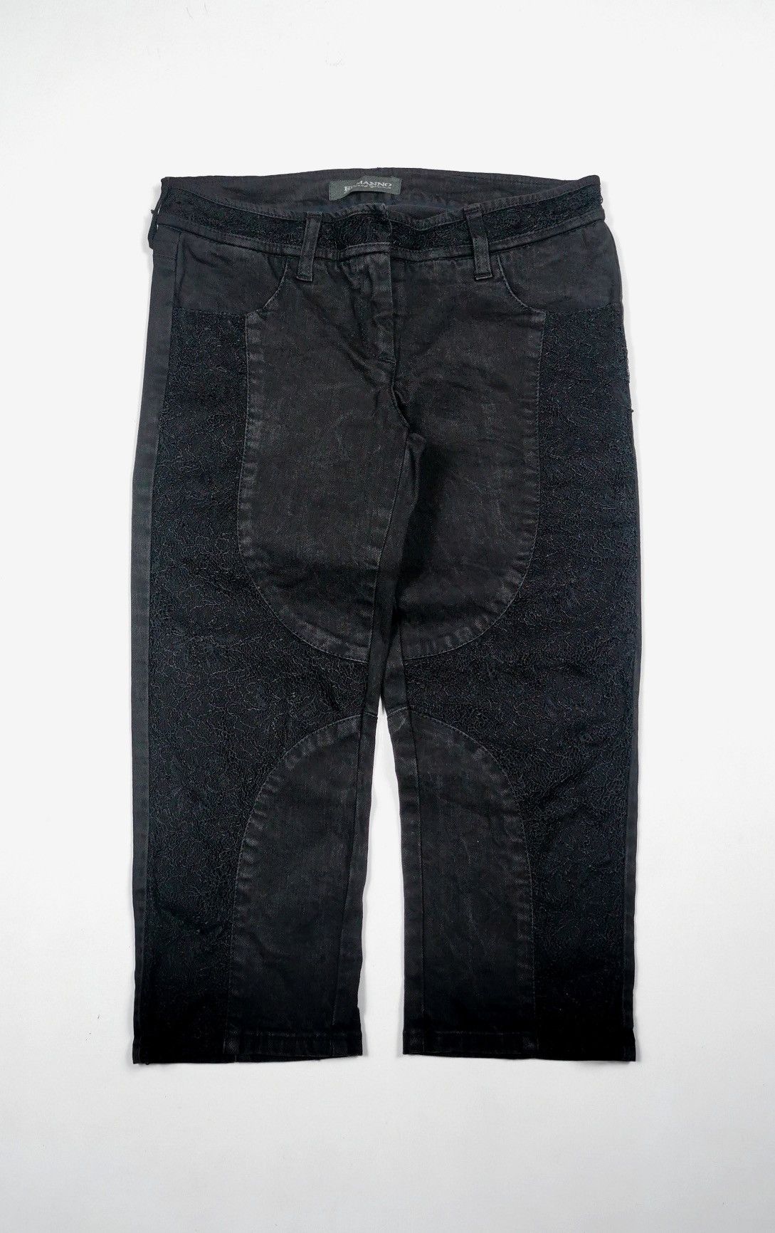 Ermanno Scervino Gothic Ermanno Scervino Lace Short Size 28" / US 6 / IT 42 - 1 Thumbnail