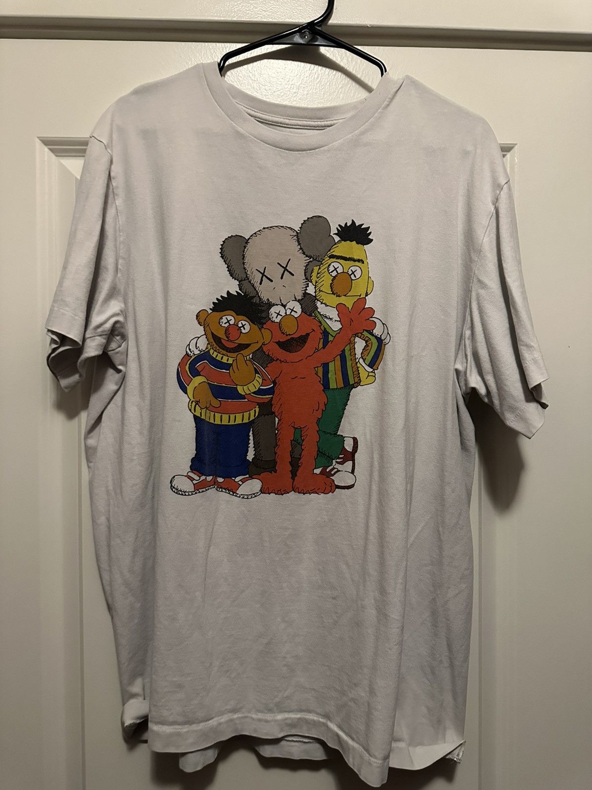 Kaws × Uniqlo KAWS SESAME STREET UNIQLO T shirt Size US XL / EU 56 / 4 - 1 Thumbnail