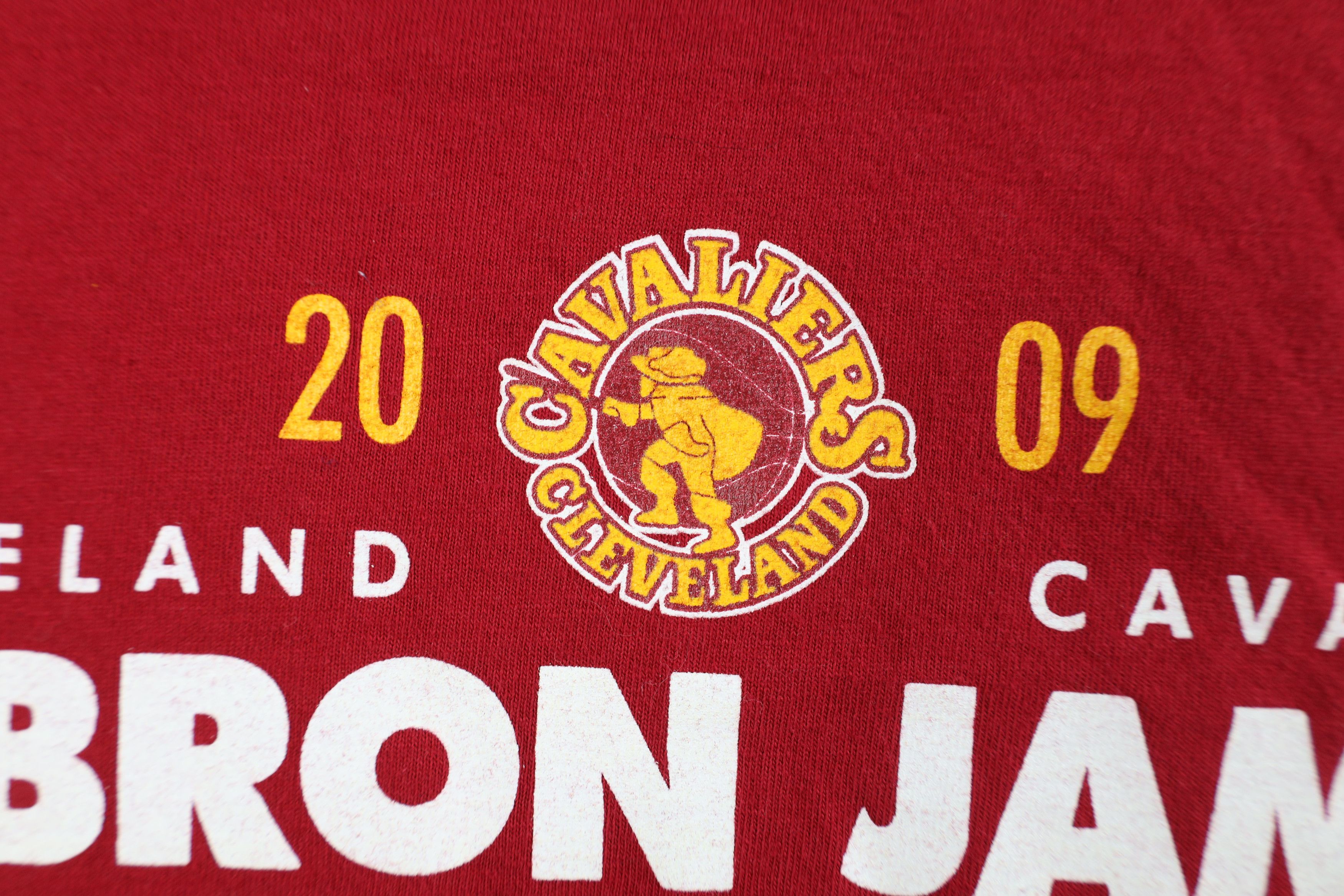 Vintage Vintage Y2K James Cleveland Cavaliers Basketball T-Shirt Size US M / EU 48-50 / 2 - 5 Thumbnail
