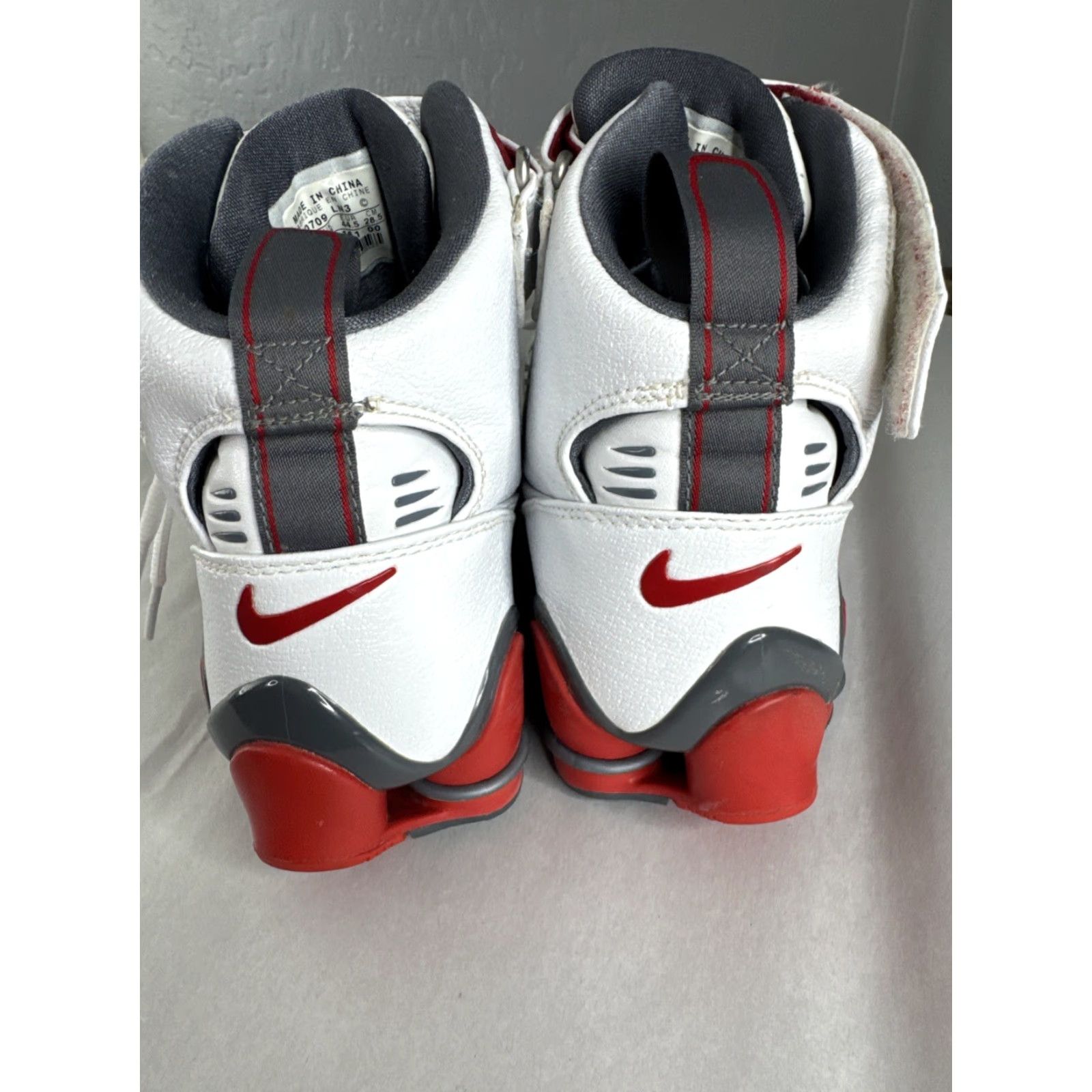 Nike Nike Shox Sneakers Men 10.5 White Red Jermaine O’Neal 2005 Shox 312047-161 171 Leather Size US 11 / EU 44 - 5 Thumbnail