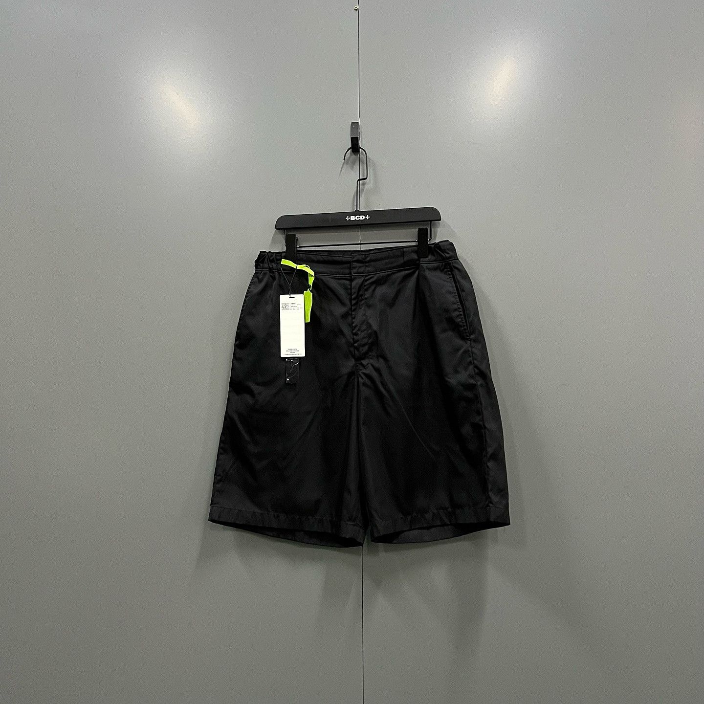 Prada Prada Logo Patch Nylon Shorts Size 52 Size US 36 / EU 52 - 1 Thumbnail