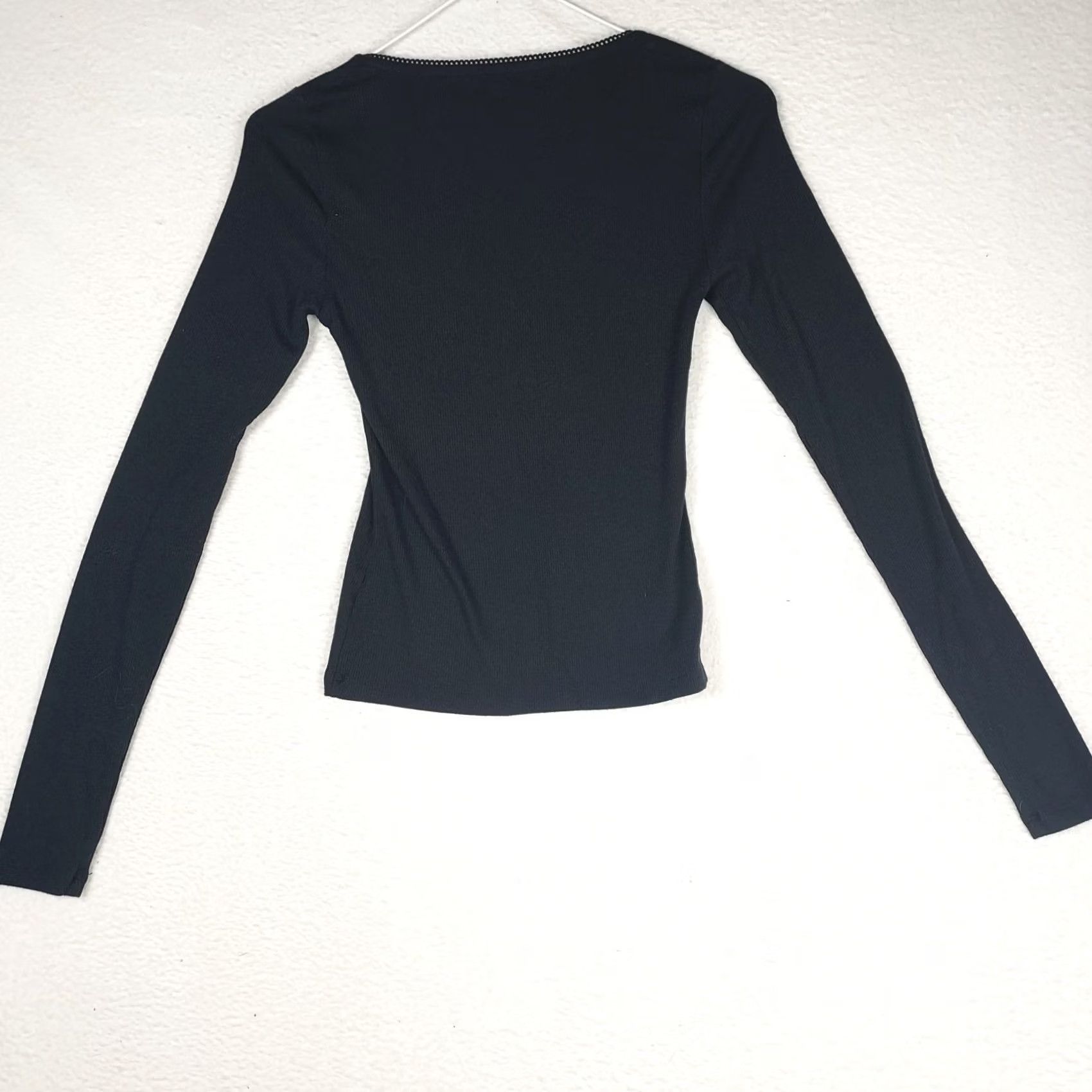 American Eagle Outfitters American Eagle Outfitters Women’s XS Black Ribbed Bow Front Long Sleeve Top Size XS / US 0-2 / IT 36-38 - 2 Thumbnail