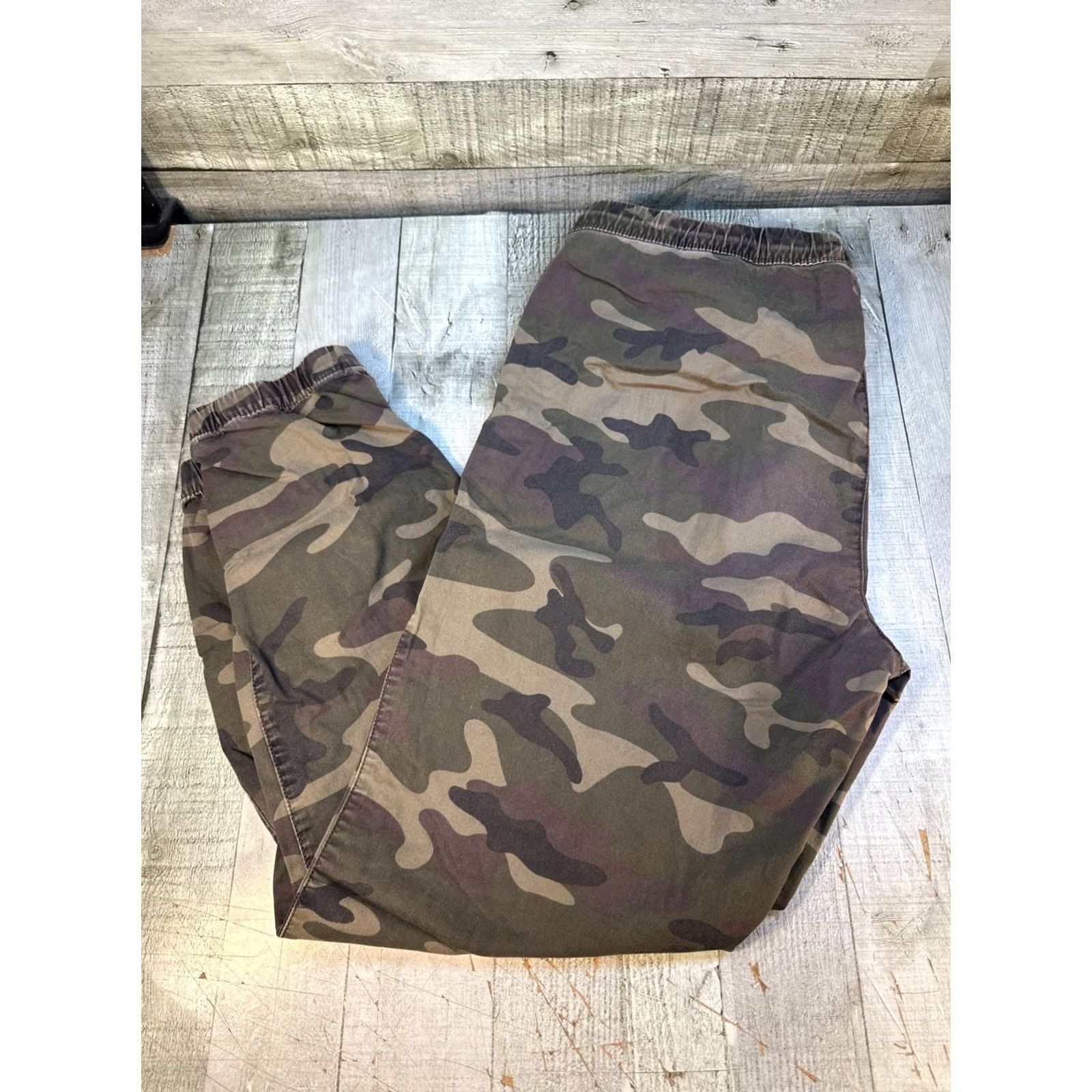 Gap VINTAGE? None. But based on provided, rephrase: Men's Gap Drawstring Tapered Leg Medium 32x28 Camo Jogger Pants Size ONE SIZE - 4 Thumbnail