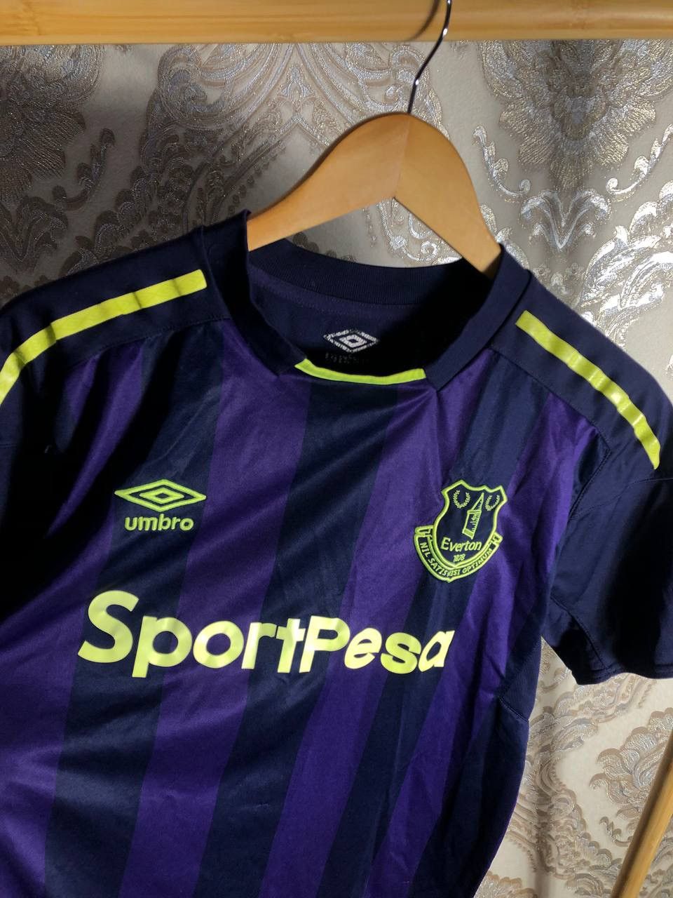 Umbro VINTAGE UMBRO FC EVERTON ENGLAND SOCCER JERSEY RETRO Y2K 90s Size US XL / EU 56 / 4 - 2 Thumbnail