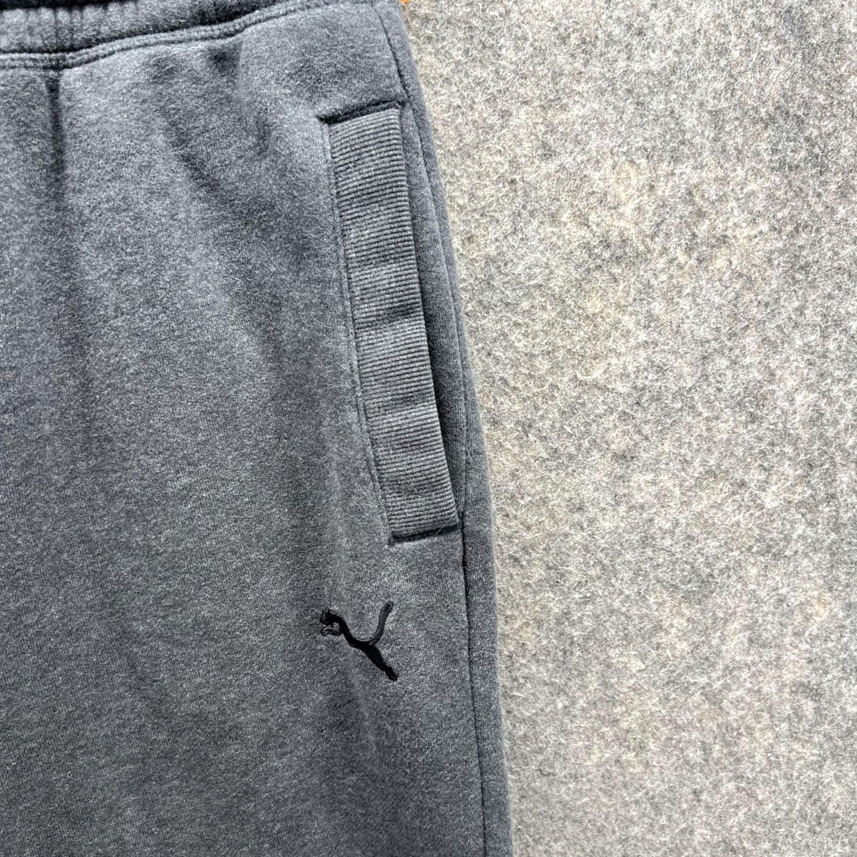 Puma Puma Pants Men L Sweatpants Gray Fleece Elastic Waist Pockets Regular Inseam 27" Size US 33 - 4 Thumbnail