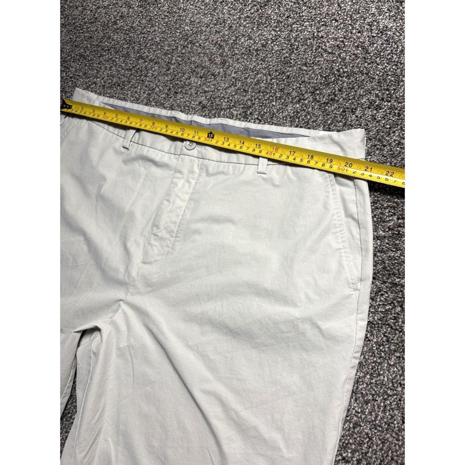 Vineyard Vines Vineyard Vines On-The-Go Shorts Mens 40 Beige OTG Performance Golf Chino Pocket Breathable Quick Dry Lightweight 9in Inseam Casual Travel Hanes? Size US 40 / EU 56 - 4 Thumbnail