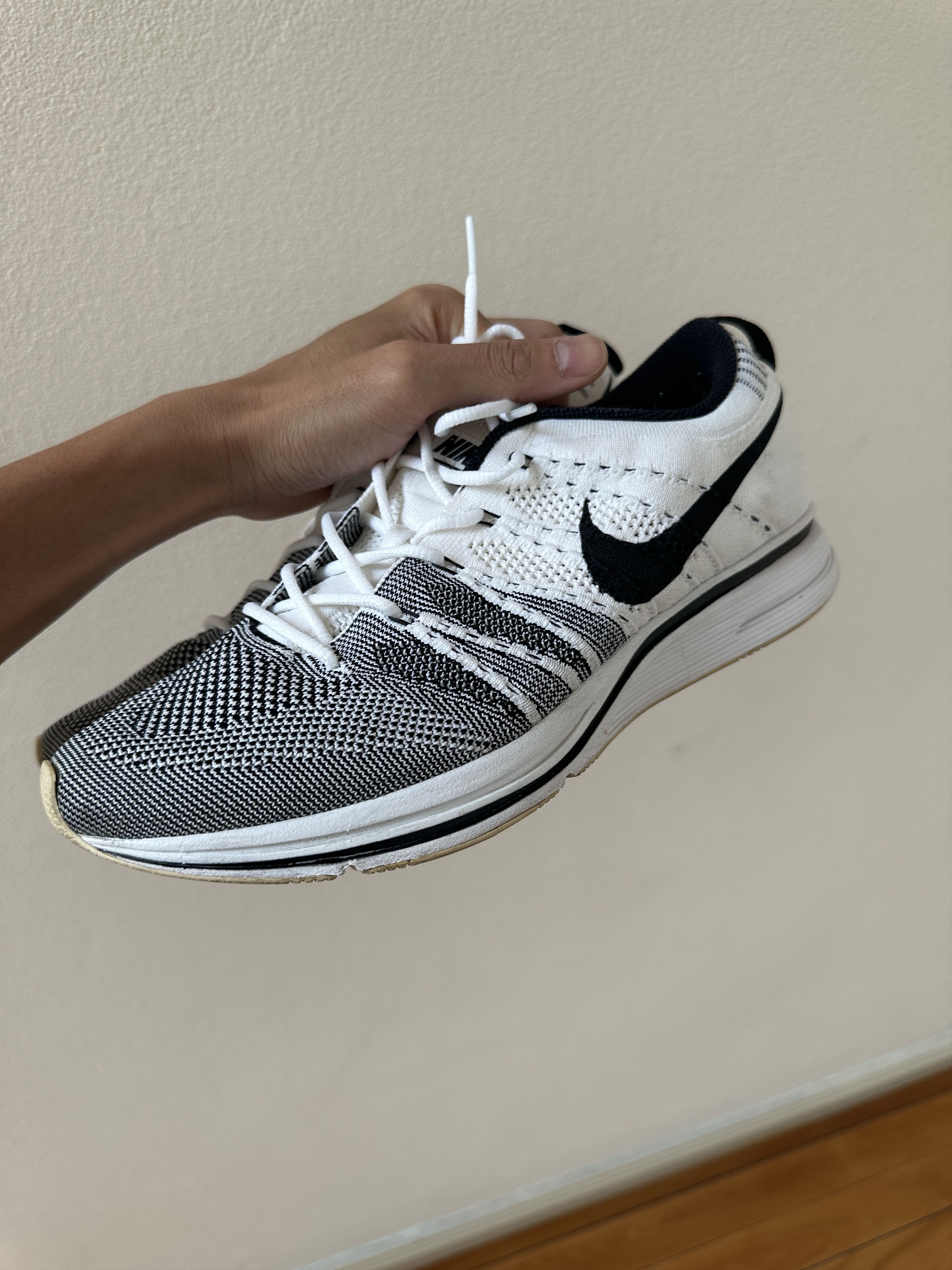 Nike Nike White Black Flyknit Trainer Yeknit 2012 Size US 10 / EU 43 - 2 Thumbnail