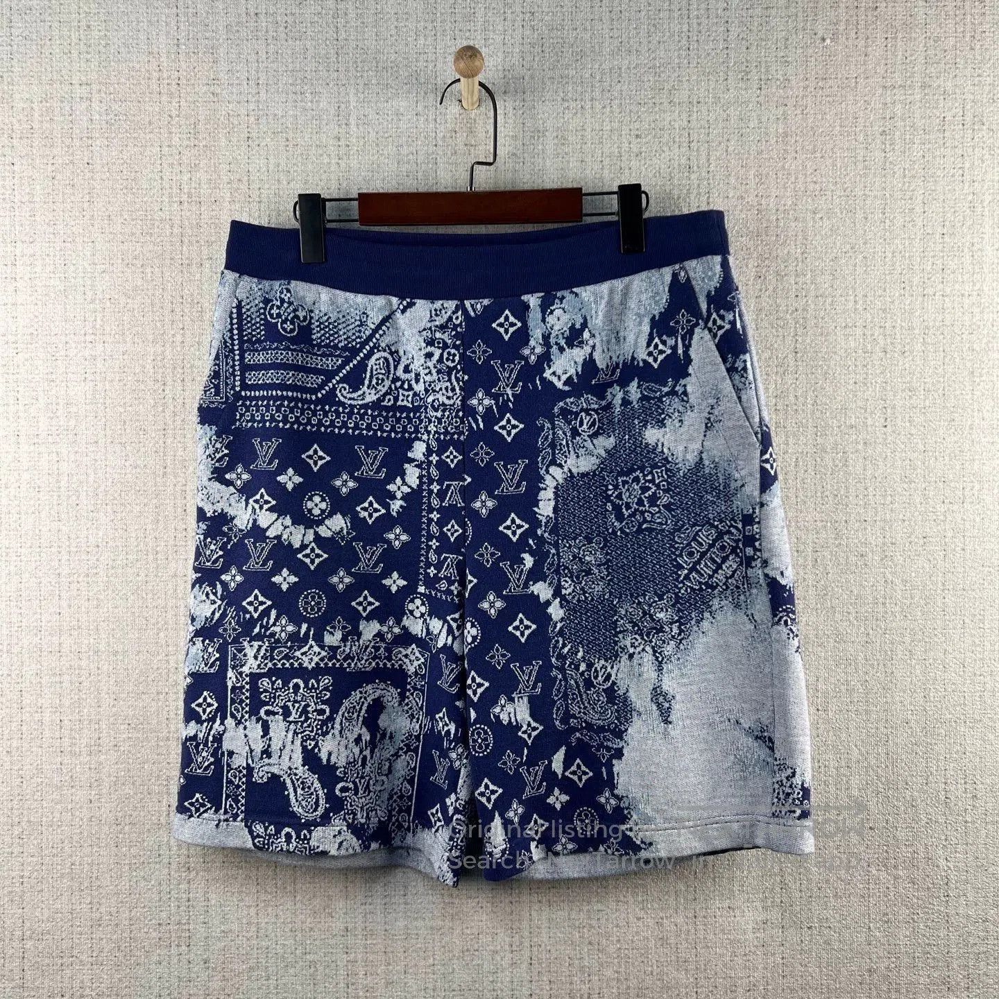 Louis Vuitton Louis Vuitton Logo Bandana Tie-Dye Shorts. Size US 26 / EU 42 - 1 Thumbnail