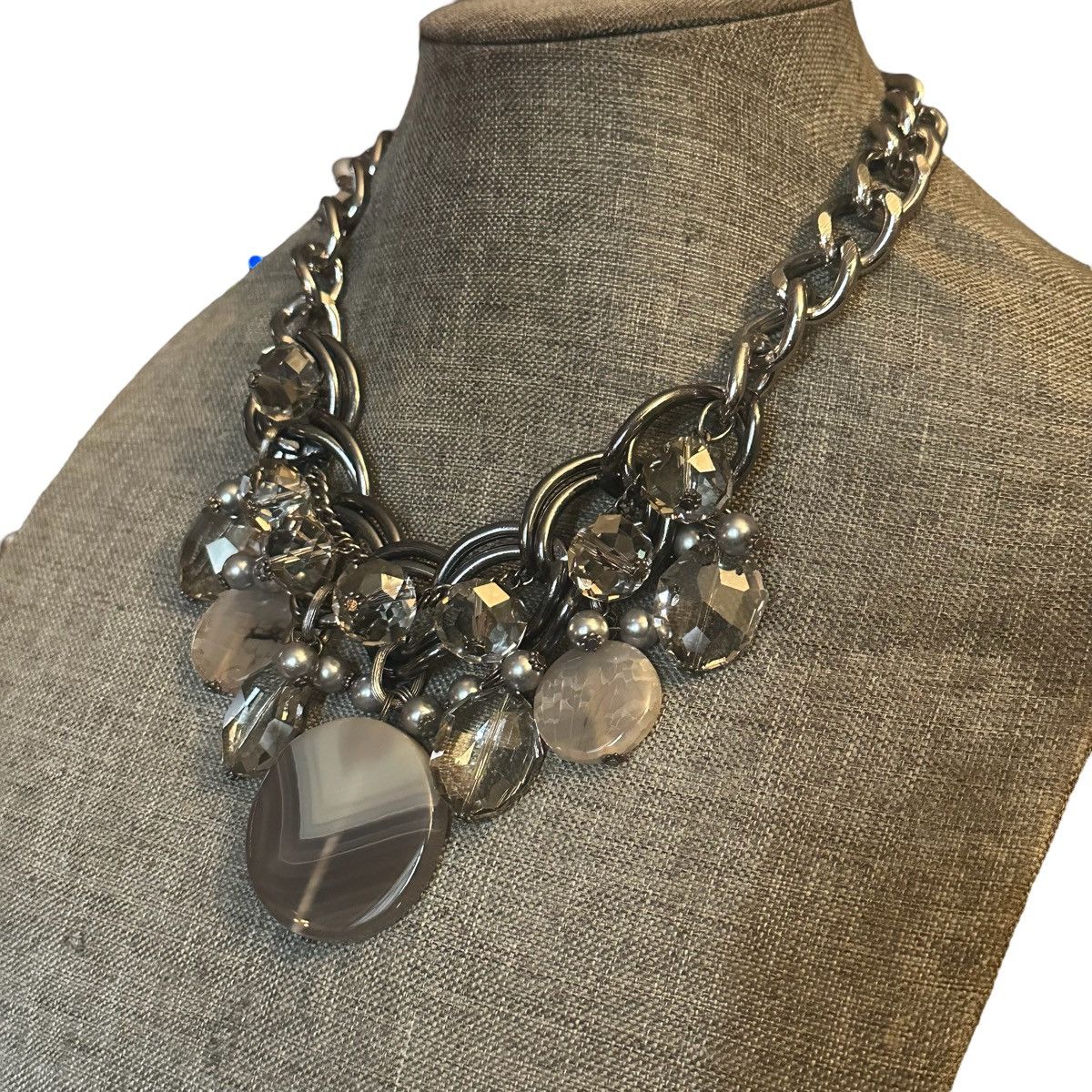 Other Chunky gunmetal and dangle beads statement necklace Size ONE SIZE - 2 Thumbnail