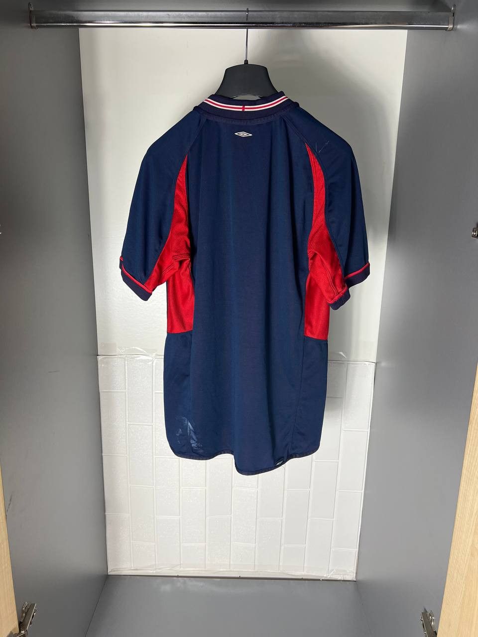 Umbro VINTAGE UMBRO ENGLAND RETRO SOCCER JERSRY MANCHESTER Y2K 90s Size US L / EU 52-54 / 3 - 9 Thumbnail