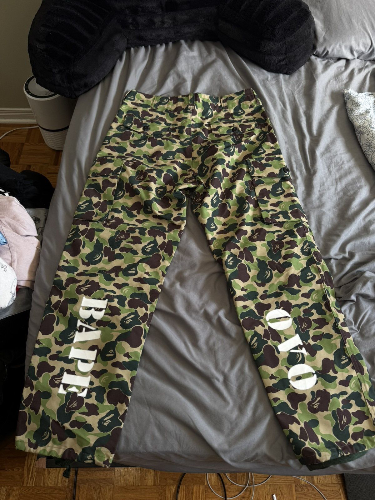 Bape × October's Very Own OVO x BAPE CARGO PANTS SIZE M Size US 32 / EU 48 - 2 Thumbnail