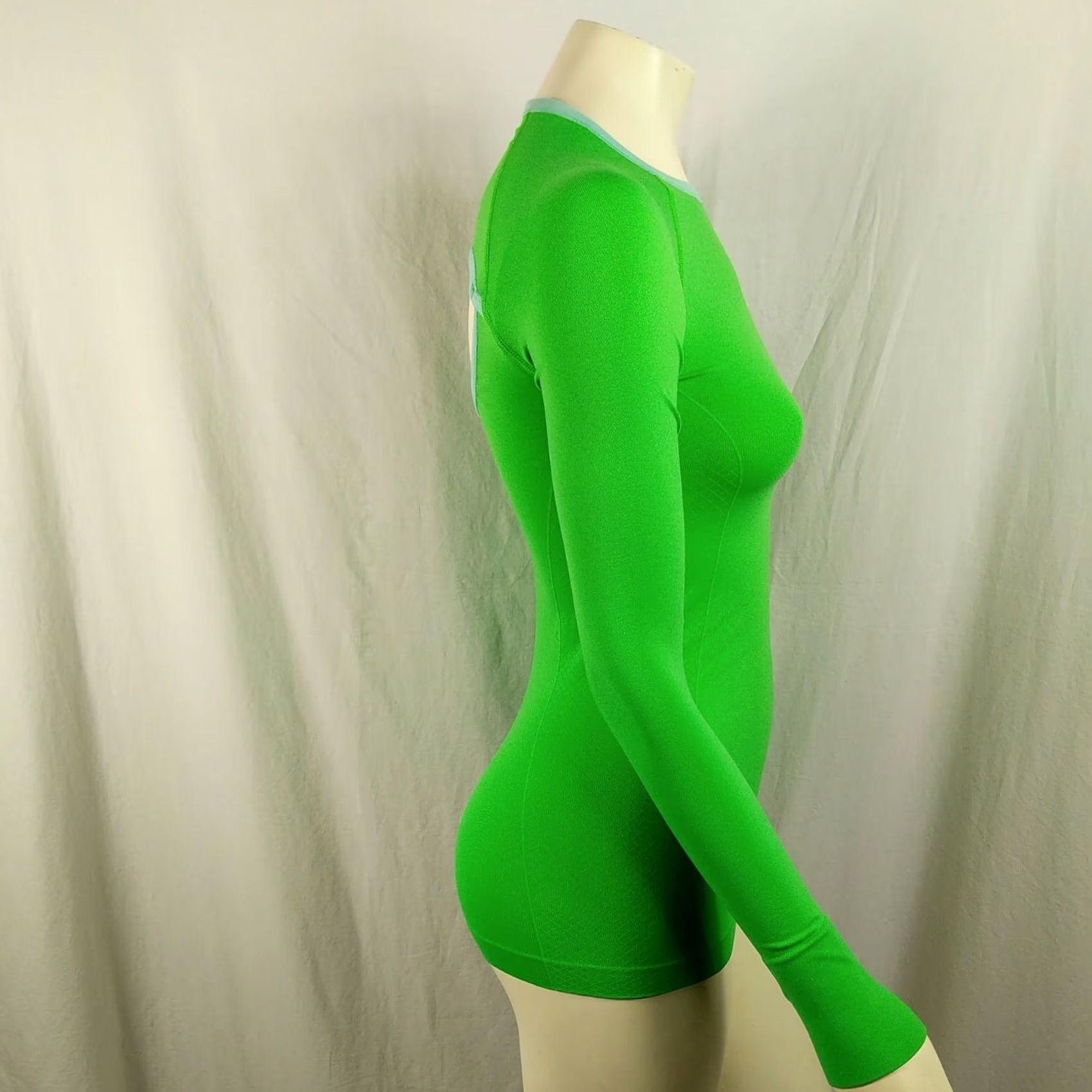 Victoria's Secret VICORIA SECRET sport Womens XS Green long sleeve activewear top Victorian Sport pullover crossfit athletic all seasons Size XS / US 0-2 / IT 36-38 - 3 Thumbnail