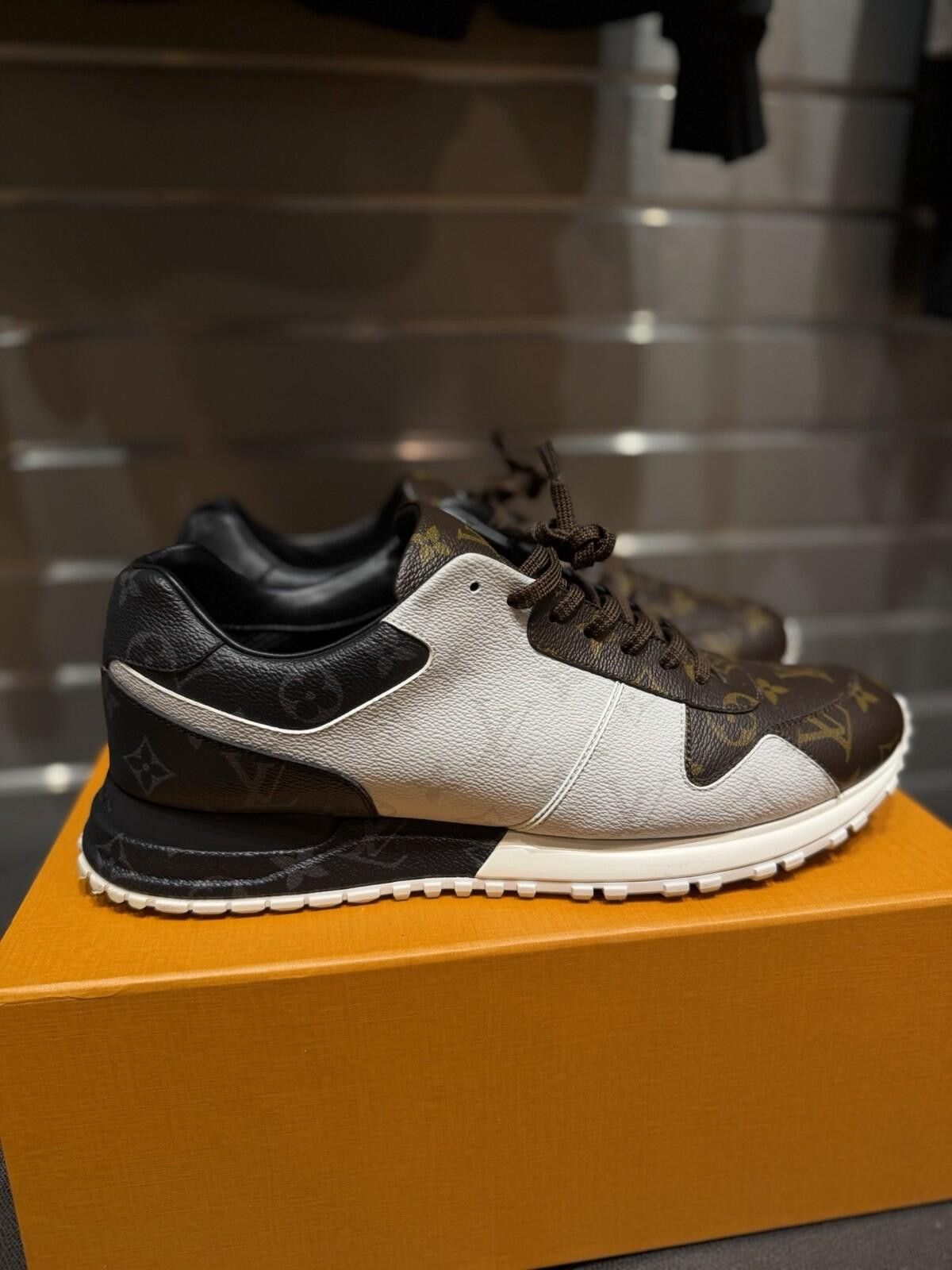 Louis Vuitton Size 10.5LV/11.5US Louis Vuitton Runaway Trainer Monogram Size US 11.5 / EU 44-45 - 5 Thumbnail