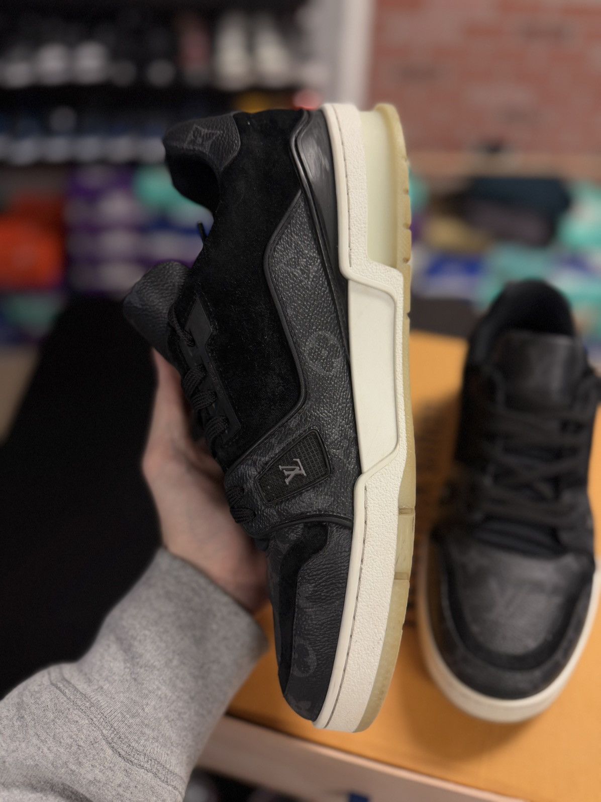 Louis Vuitton Louis Vuitton Black Low Top Trainer 8.5LV/9.5US $1260 Size US 9.5 / EU 42-43 - 11 Thumbnail