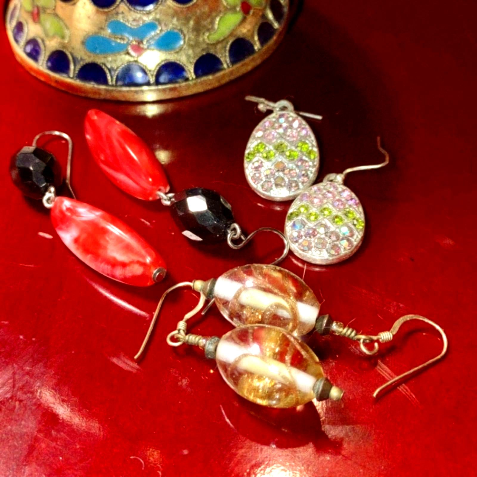 Vintage Small lot of vintage earrings Size ONE SIZE - 1 Thumbnail