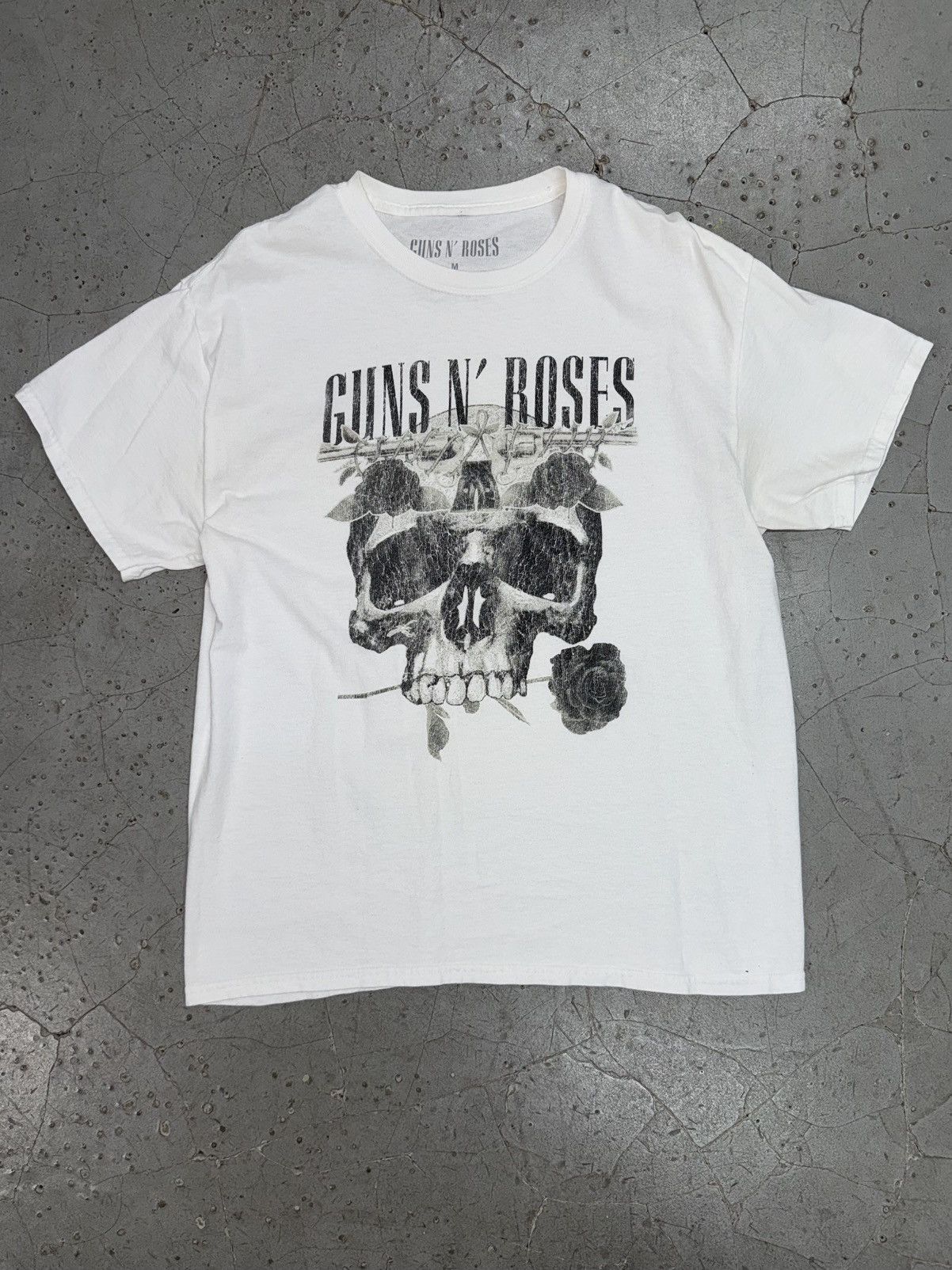 Guns N' Roses Vintage Guns N’ Roses Skull Tee White Size US L / EU 52-54 / 3 - 1 Thumbnail
