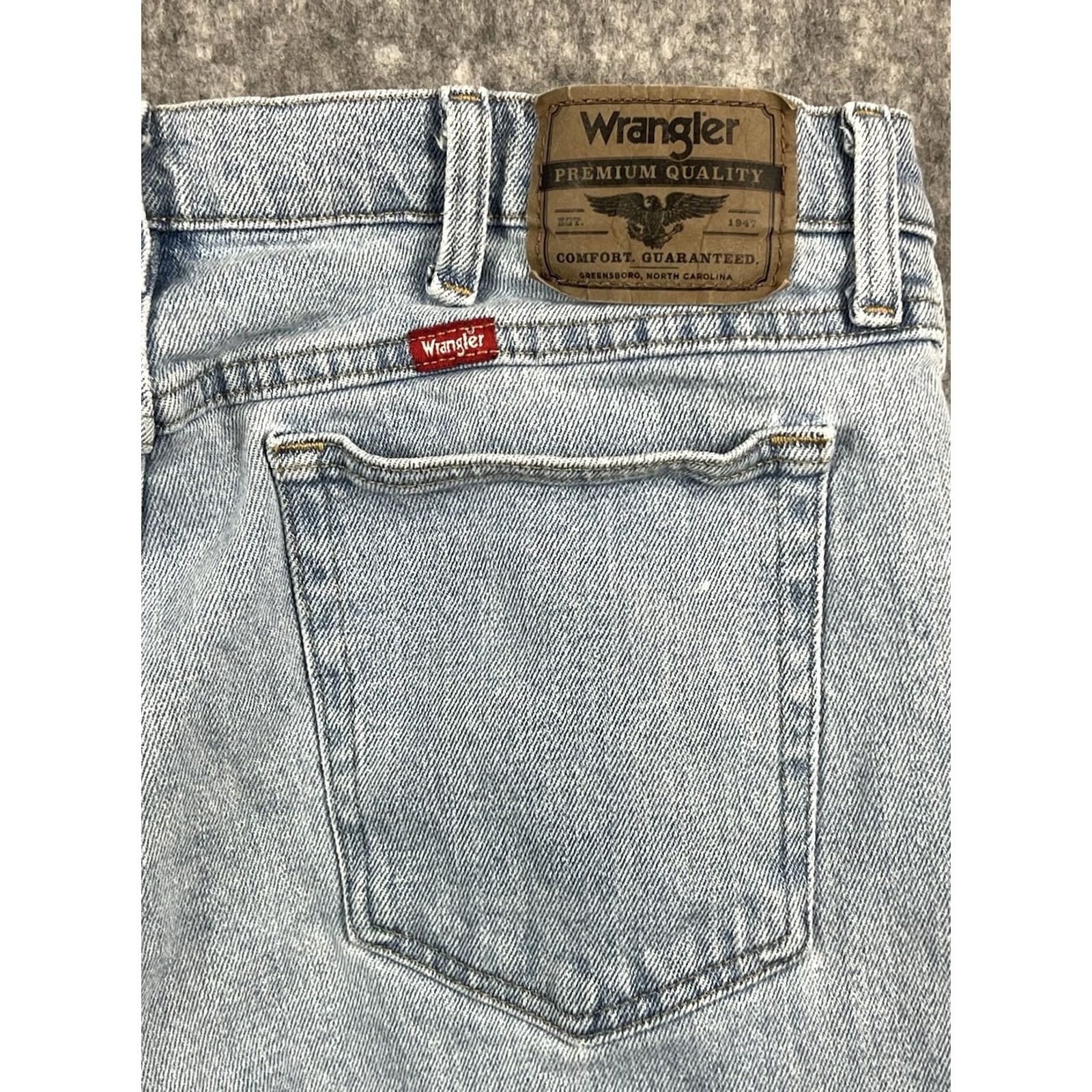 Wrangler Wrangler Jeans Men FiveStar Relaxed Straight Leg Light Wash Denim 34x34 Blue 5-Pocket Logo 99% Cotton 1% Spandex Regular Inseam 34"} Size US 34 / EU 50 - 3 Thumbnail