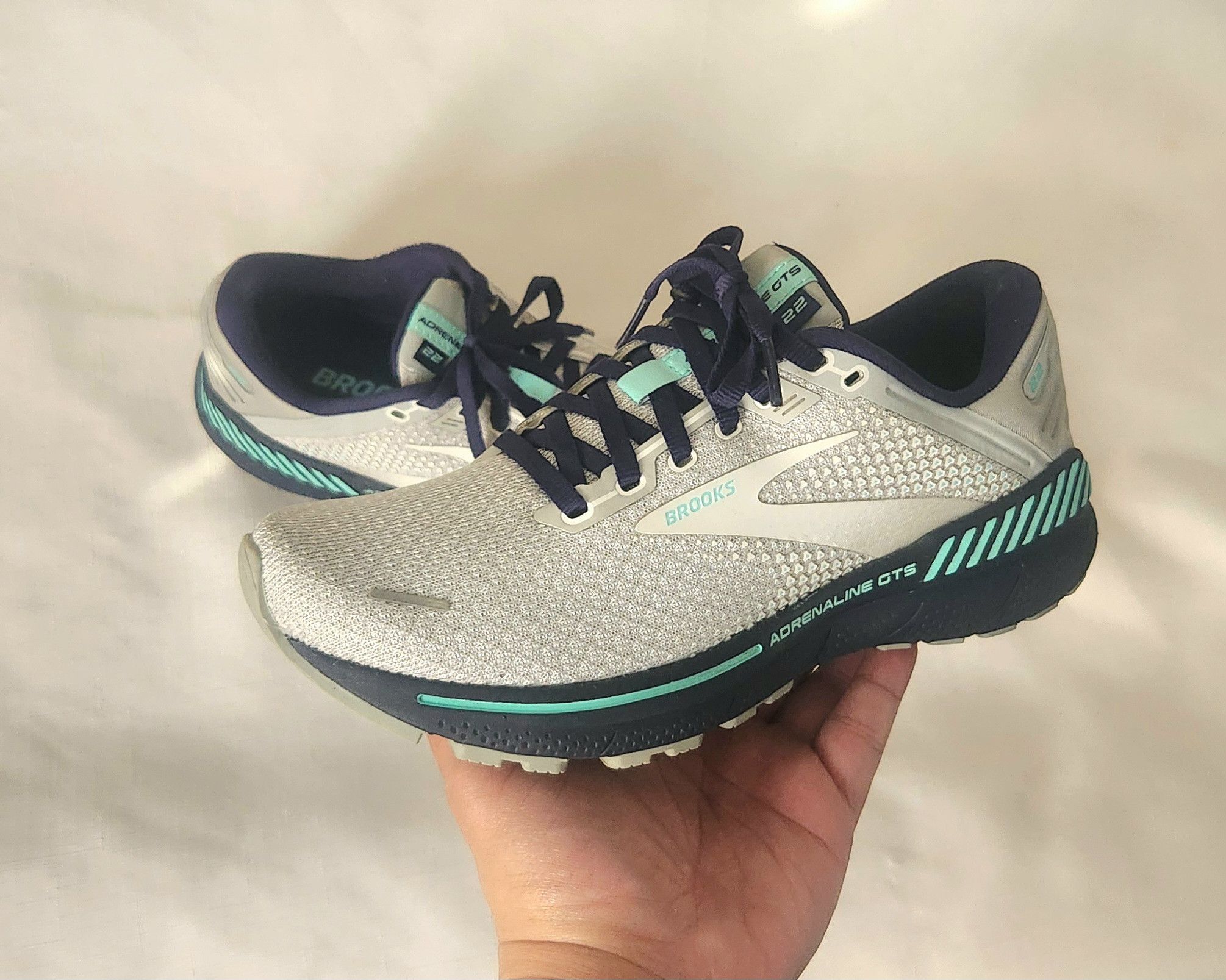 Brooks Adrenaline GTS 22 Low Grey/Peacoat Women's Size 8