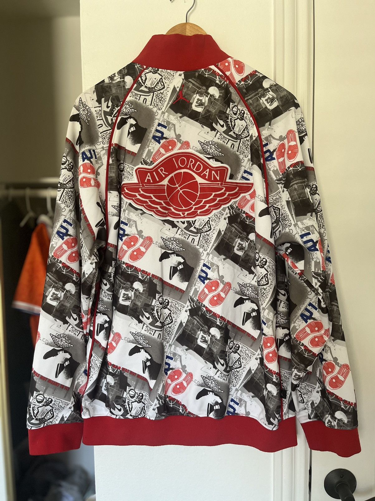 Jordan Brand Vintage Jordan all over print zip jacket Size US L / EU 52-54 / 3 - 2 Thumbnail