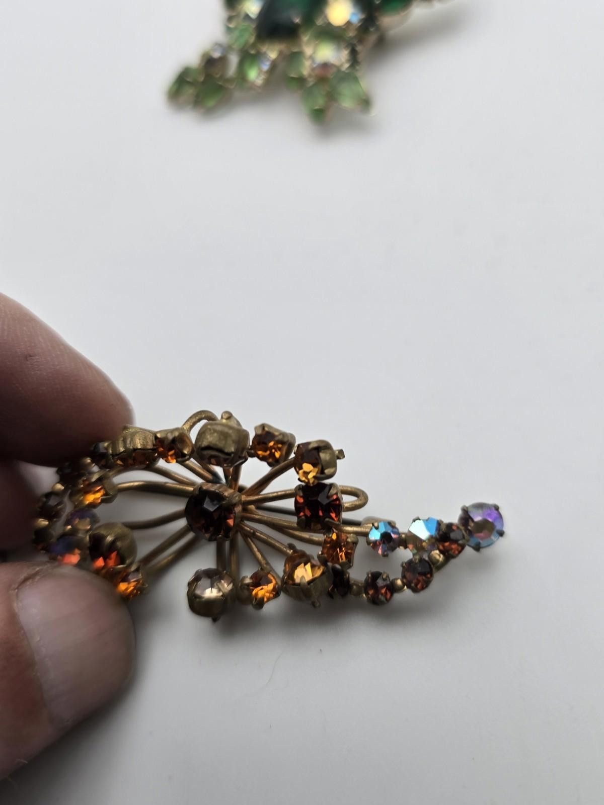 Aurora Shoe Company Vintage Austria Amber AB Rhinestone Spray Brooch Size ONE SIZE - 3 Thumbnail