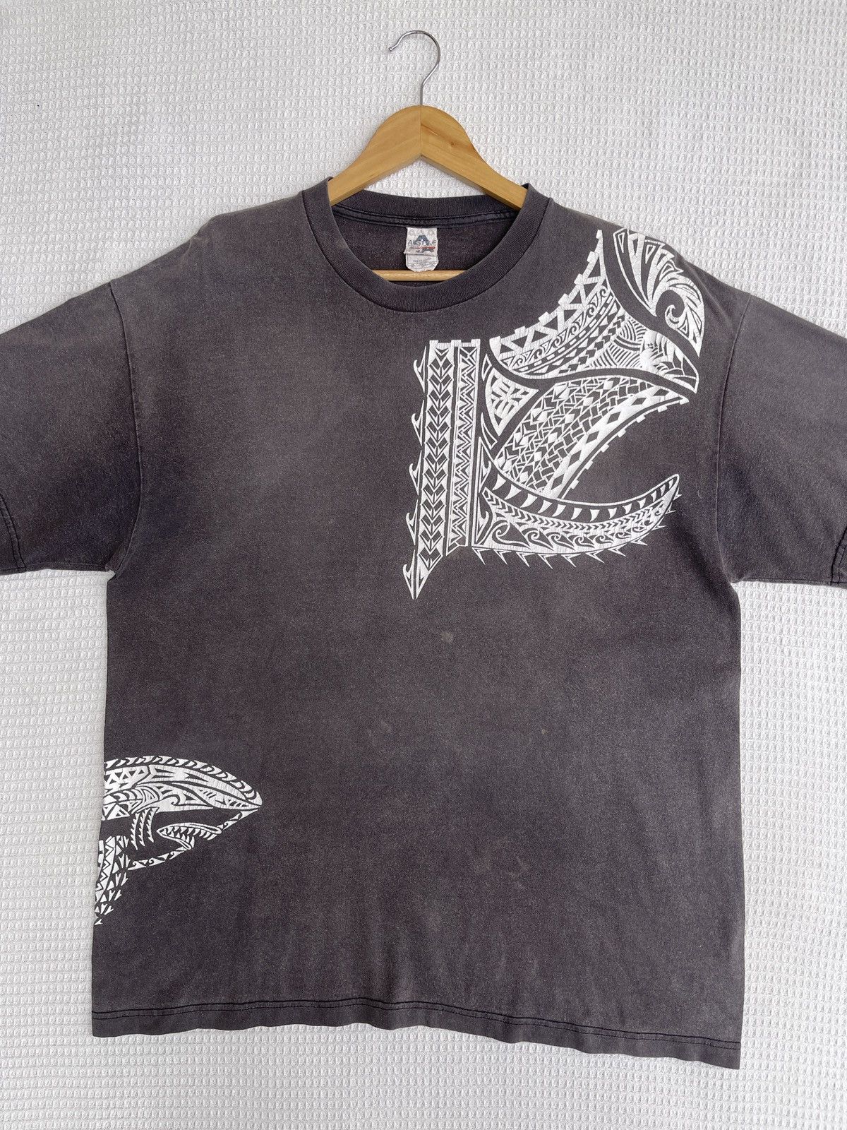 Tribal Streetwear LastDrop🔥Vtg90s Tribal Edge Clothing Sun Faded Shark T Shirt Size US XL / EU 56 / 4 - 7 Thumbnail