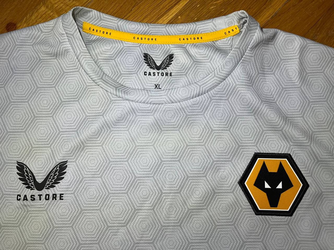 Castore Castore Wolverhampton Wanderers FC soccer tank top Size US XL / EU 56 / 4 - 3 Thumbnail