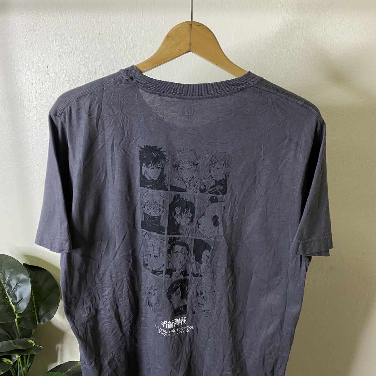 Anime Jujutsu Kaisen Japanese Manga Series Uniqlo UT Collaboration Size US M / EU 48-50 / 2 - 2 Thumbnail