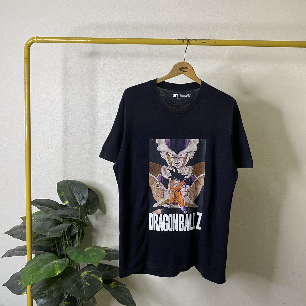 Uniqlo UT Anima Manga Series Dragonball Z Collaboration T Shirt Size US L / EU 52-54 / 3 - 1 Thumbnail