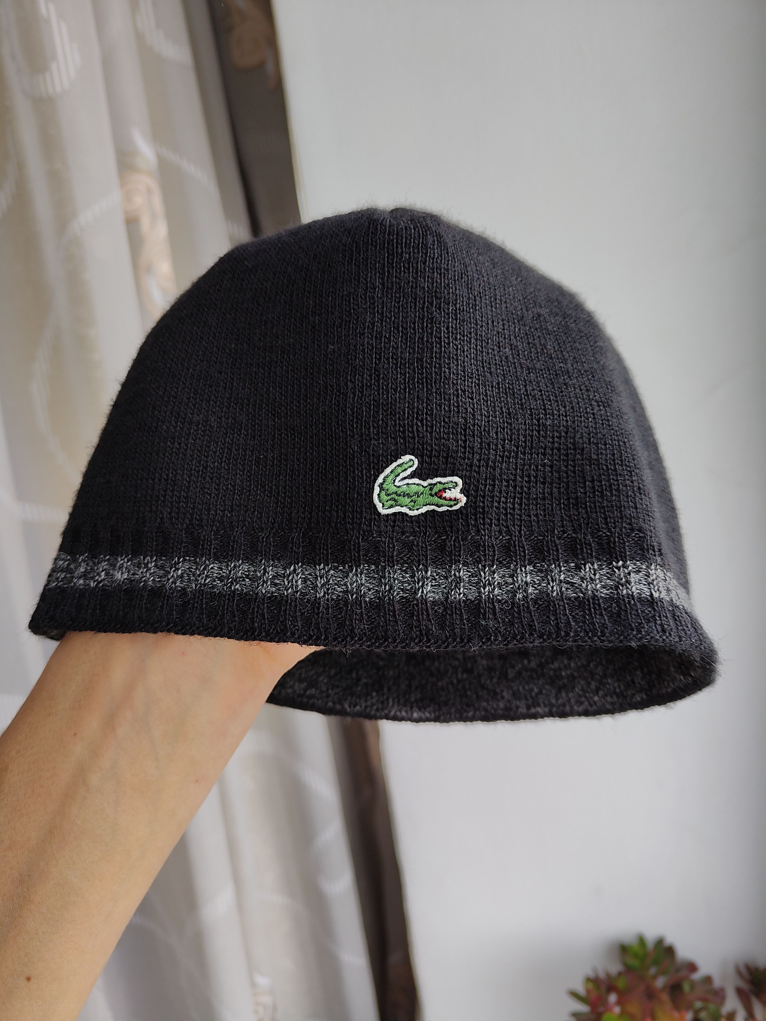 Lacoste Vintage Reversible Lacoste Beanie Hat To The Middle Ears Size ONE SIZE - 1 Thumbnail