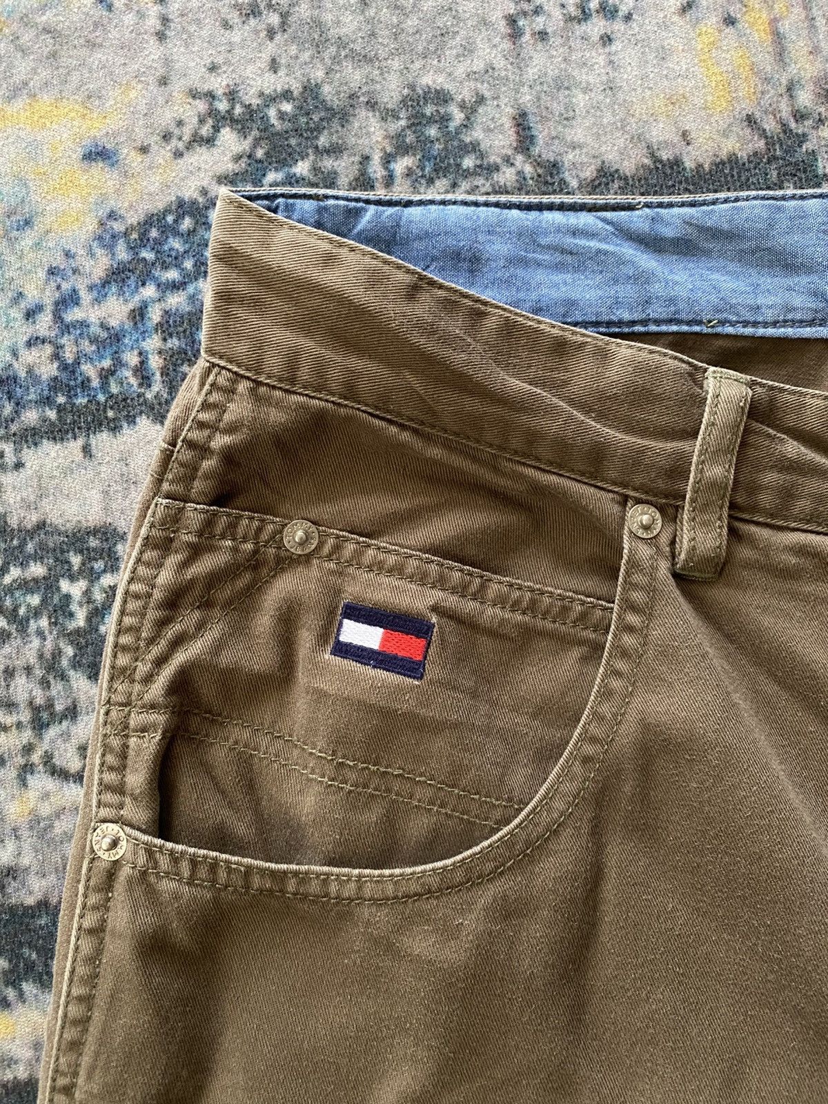 Tommy Hilfiger × Vintage Vintage 90s Tommy Hilfiger Cotton Cargo Shorts Beige Size US 32 / EU 48 - 3 Thumbnail